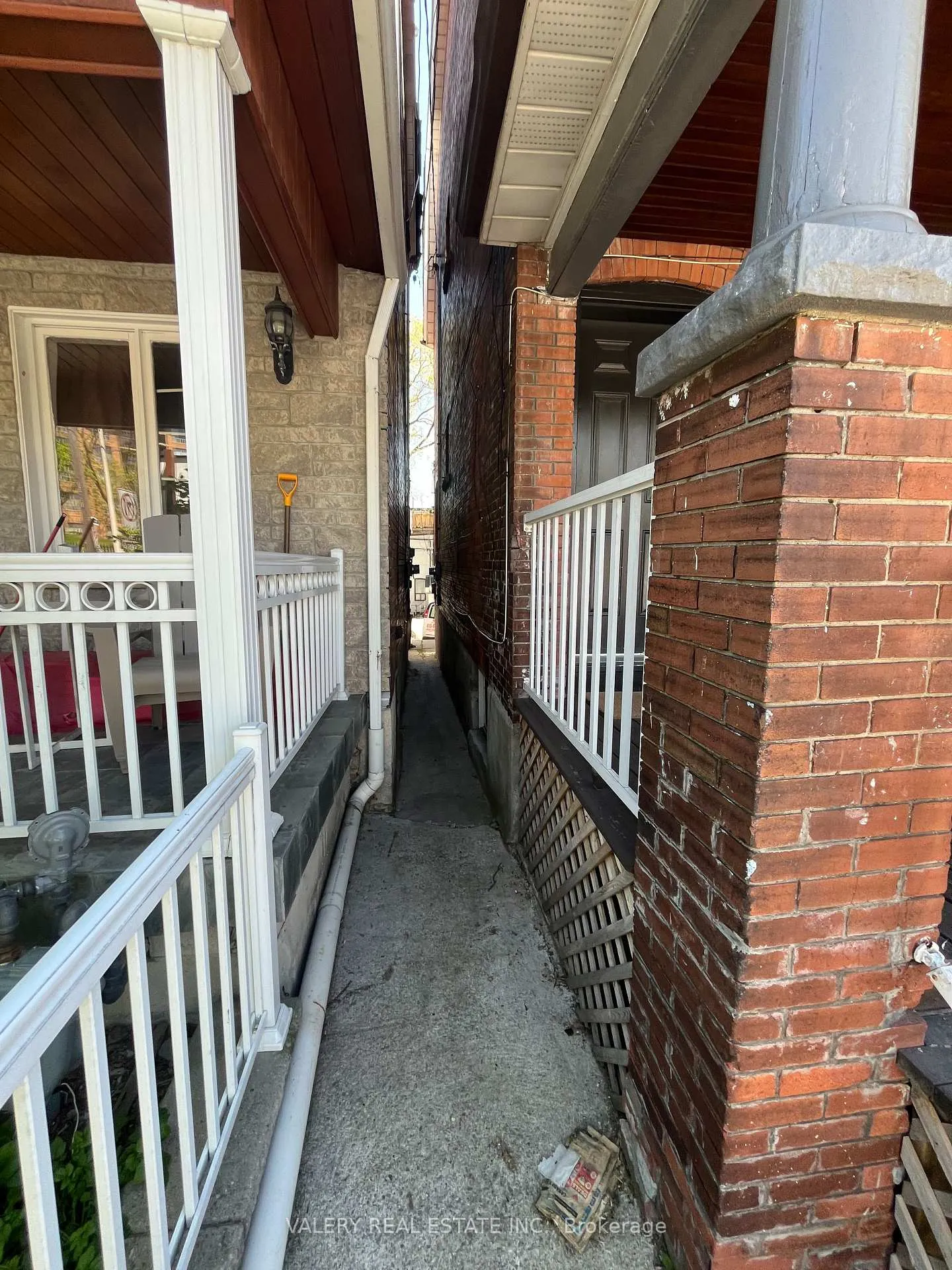Photo 4 of Unit 2, 1113 Davenport Rd, Toronto, Wychwood — HOMEH