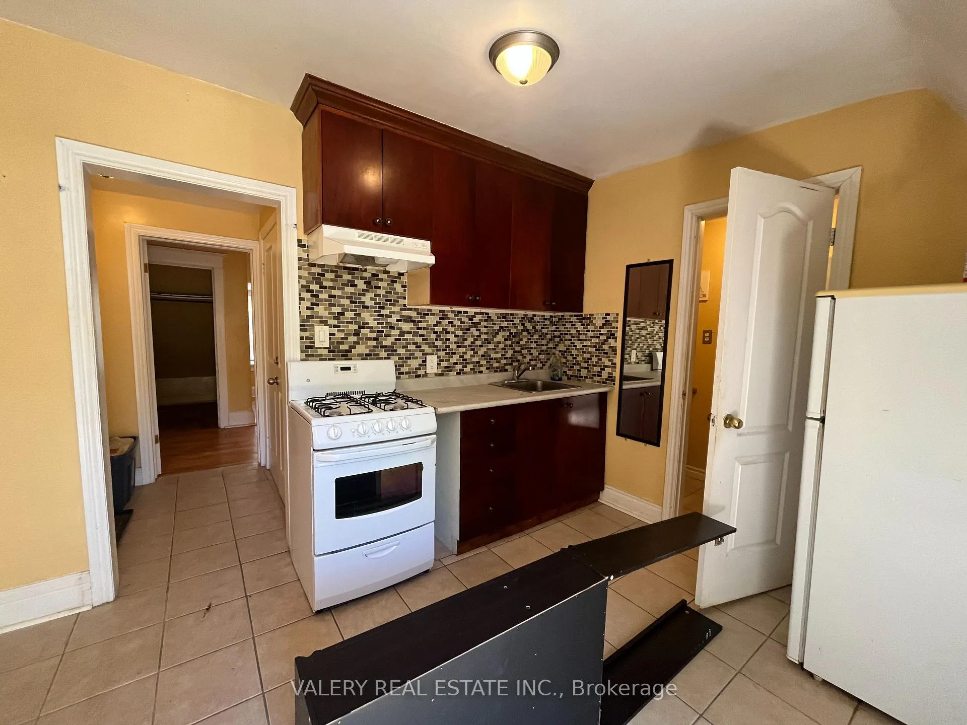 Photo 5 of Unit 2, 1113 Davenport Rd, Toronto, Wychwood — HOMEH