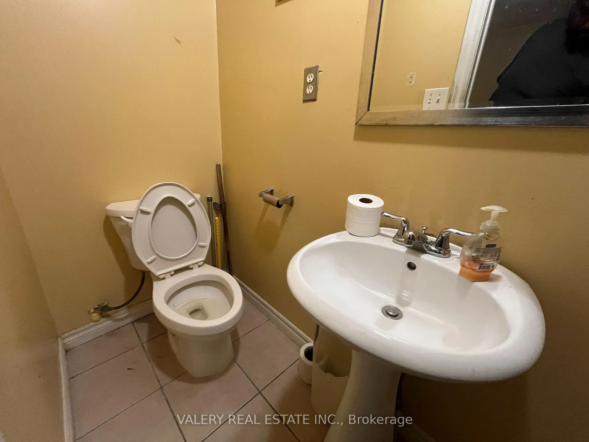 Photo 9 of Unit 2, 1113 Davenport Rd, Toronto, Wychwood — HOMEH