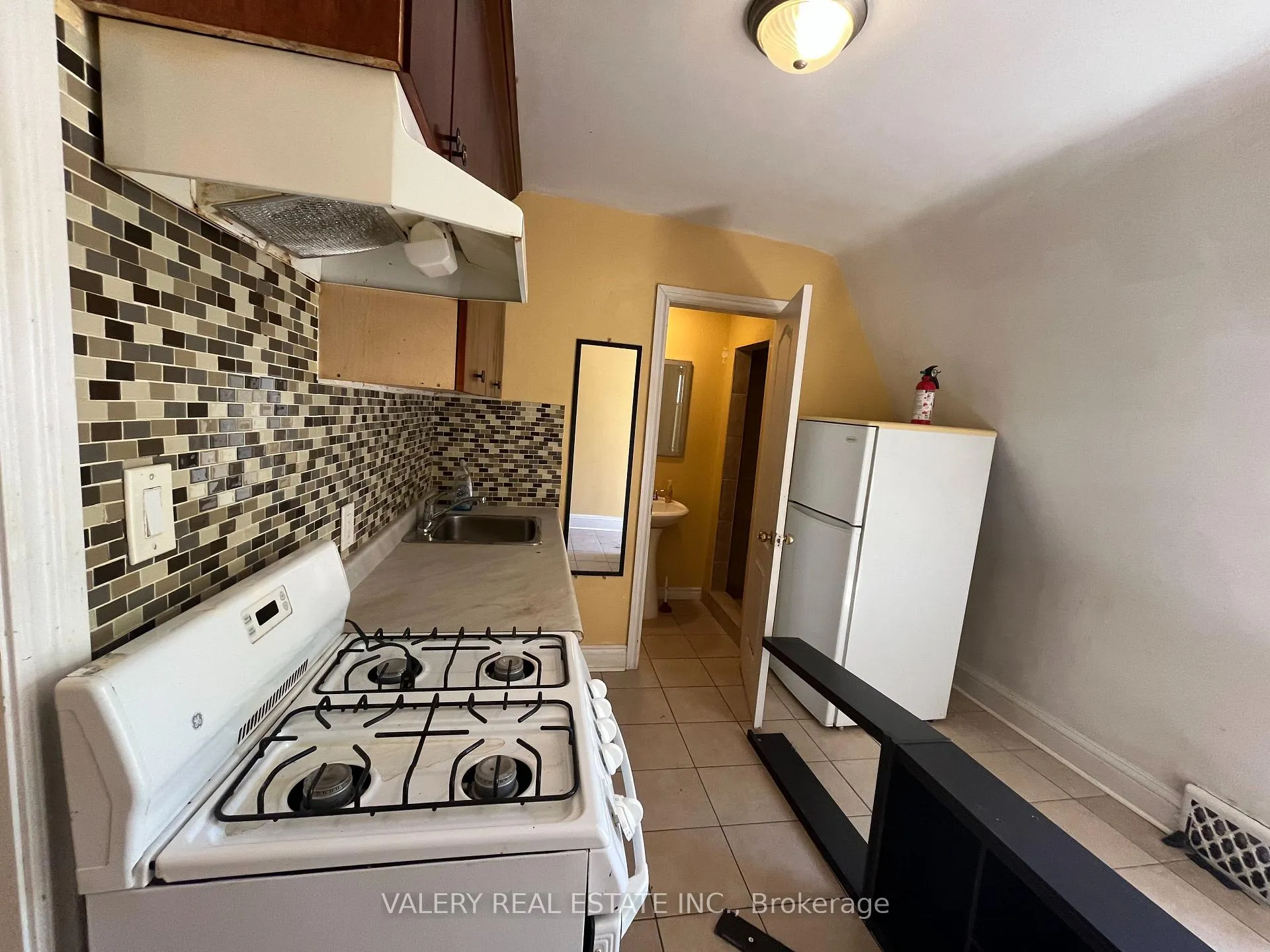 Photo 13 of Unit 2, 1113 Davenport Rd, Toronto, Wychwood — HOMEH