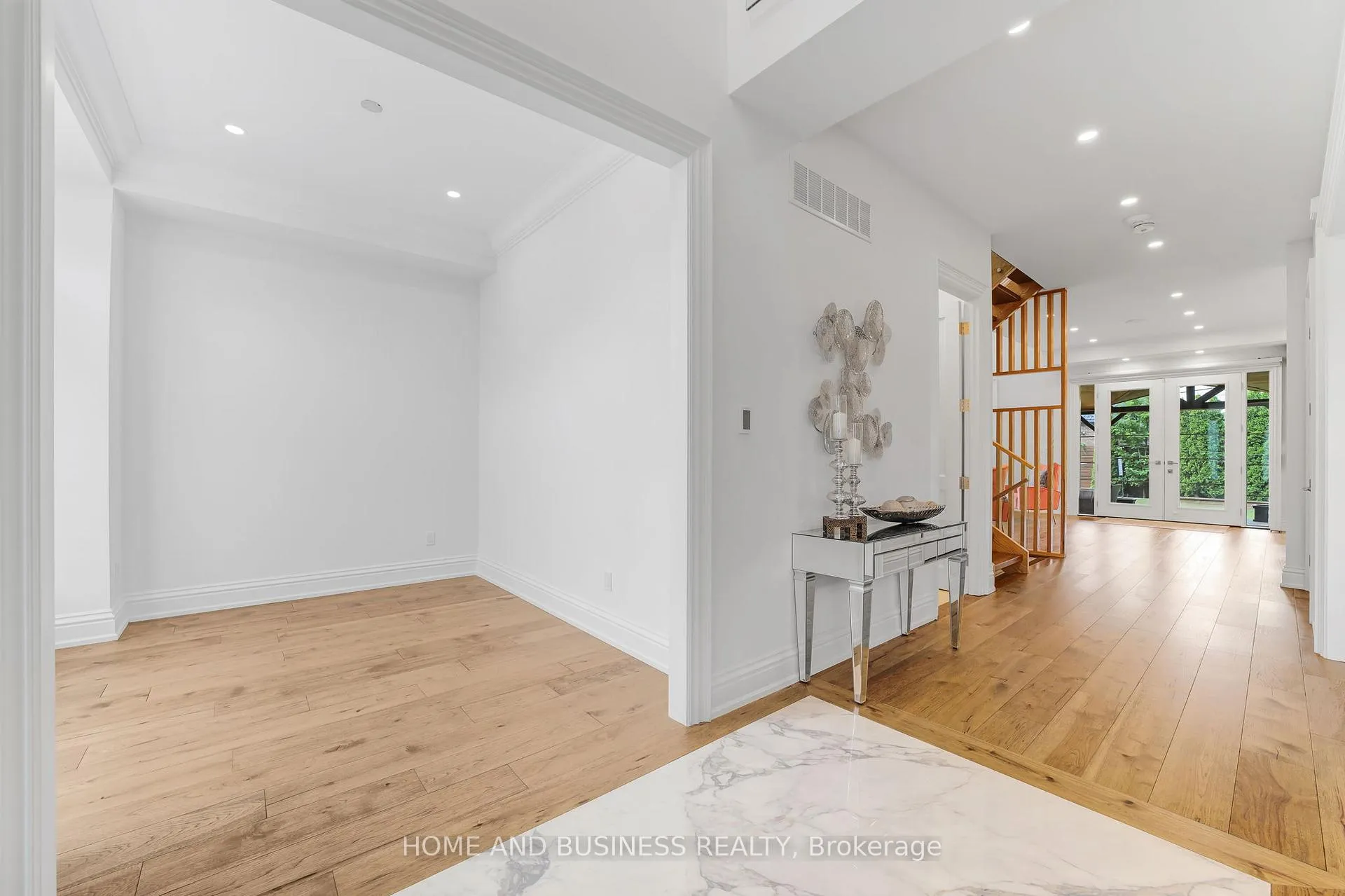 Photo 5 of 442 Sherin Drive, Oakville, West — HOMEH
