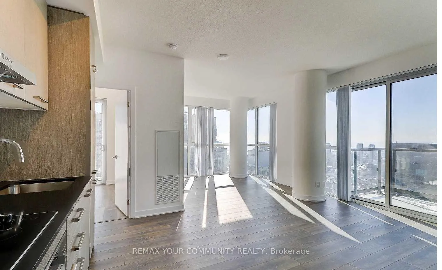 Photo 3 of Unit 4202, 87 Peter Street, Toronto, Waterfront Communities — HOMEH