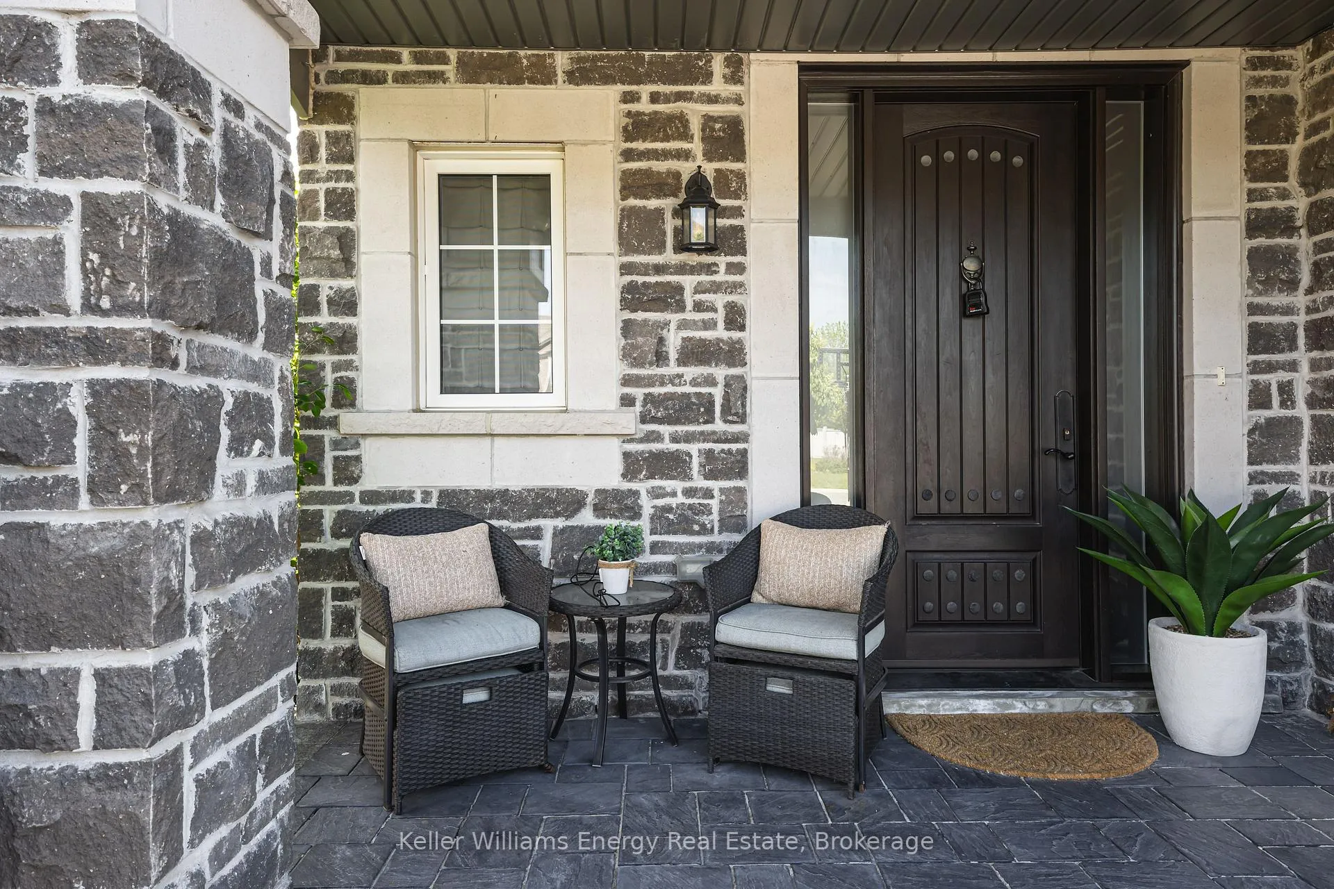 Photo 4 of 50 Rumbellow Crescent, Ajax, Northeast Ajax — HOMEH