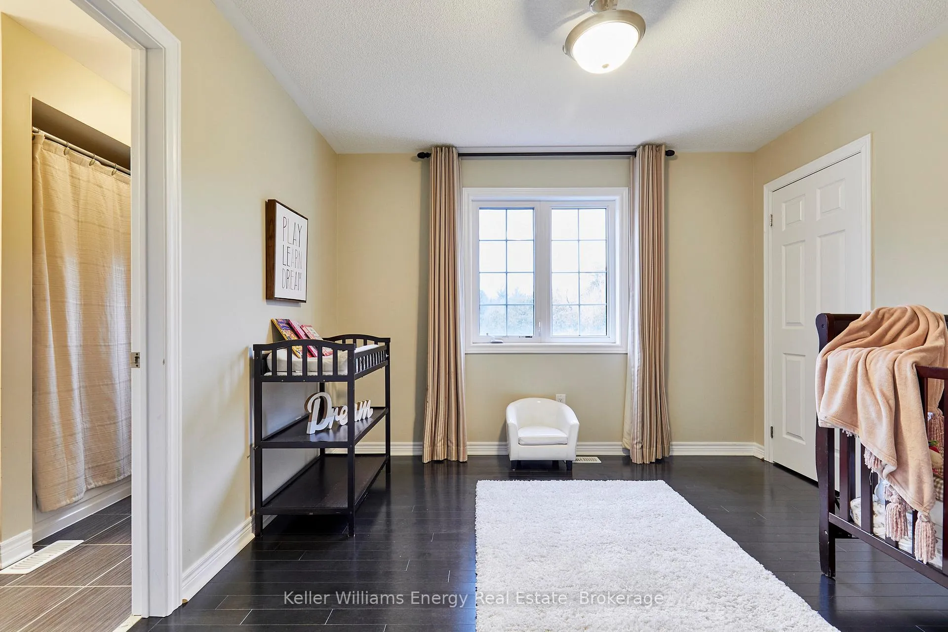 Photo 23 of 50 Rumbellow Crescent, Ajax, Northeast Ajax — HOMEH