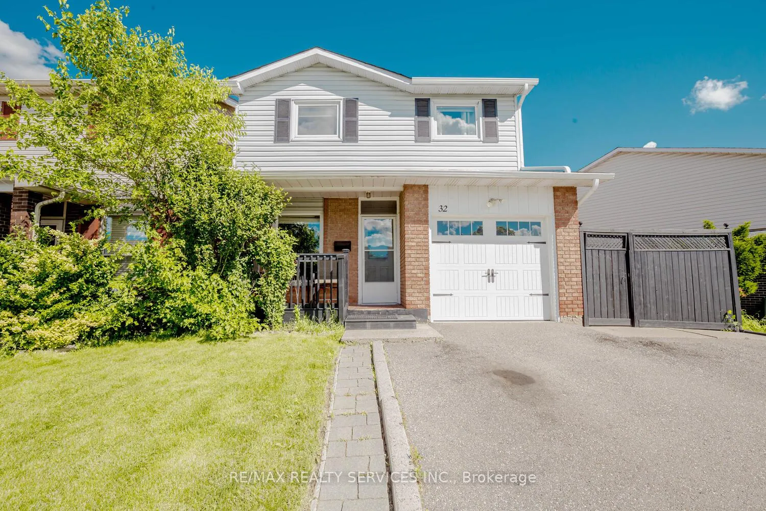 Photo 2 of 32 Simmons Boulevard, Brampton, Madoc — HOMEH
