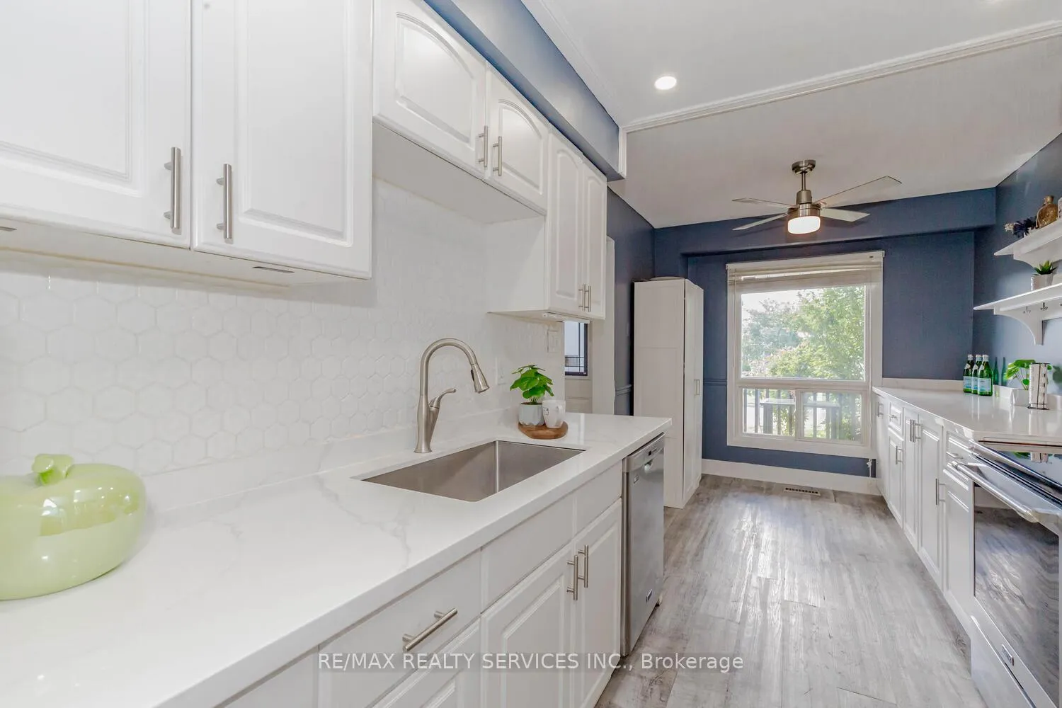 Photo 4 of 32 Simmons Boulevard, Brampton, Madoc — HOMEH