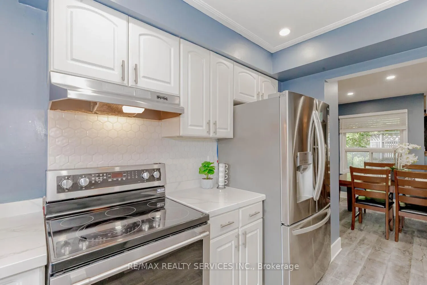 Photo 7 of 32 Simmons Boulevard, Brampton, Madoc — HOMEH