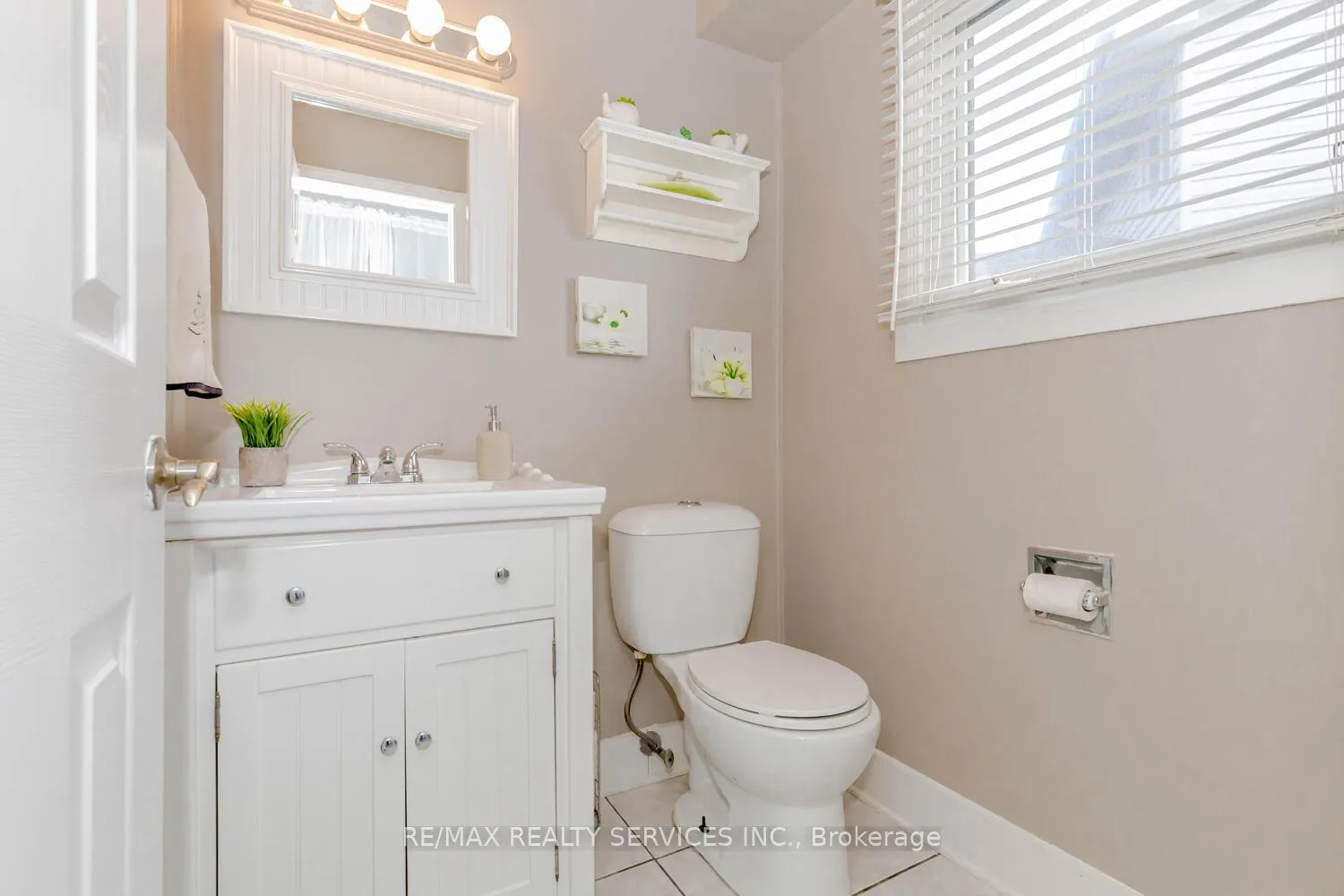 Photo 12 of 32 Simmons Boulevard, Brampton, Madoc — HOMEH