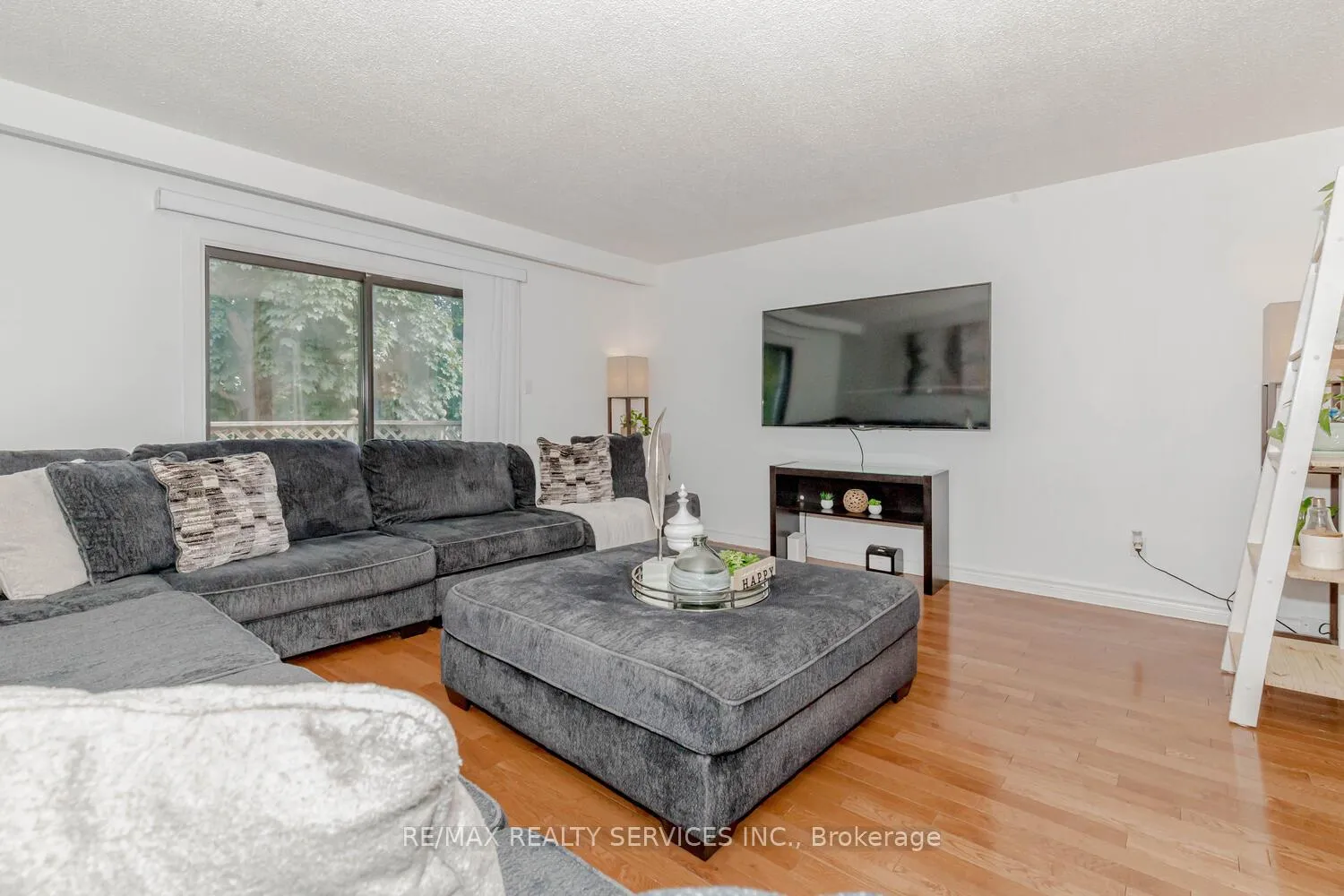 Photo 13 of 32 Simmons Boulevard, Brampton, Madoc — HOMEH