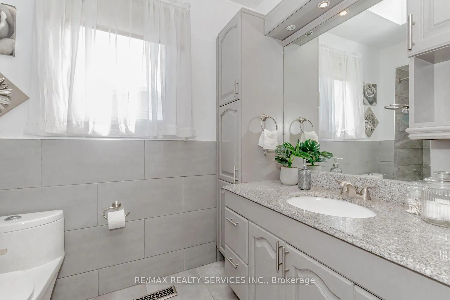 Photo 23 of 32 Simmons Boulevard, Brampton, Madoc — HOMEH