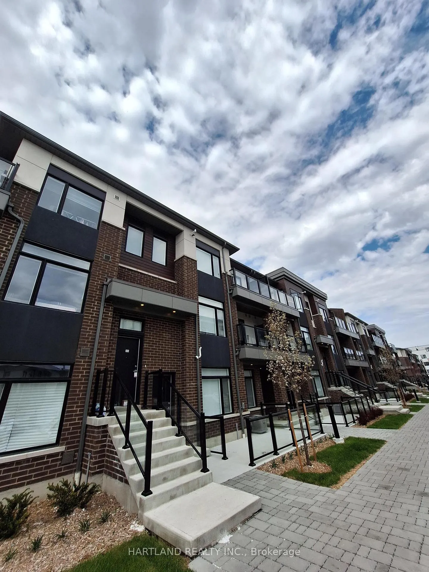 Front of Unit 1409, 1695 Dersan Street