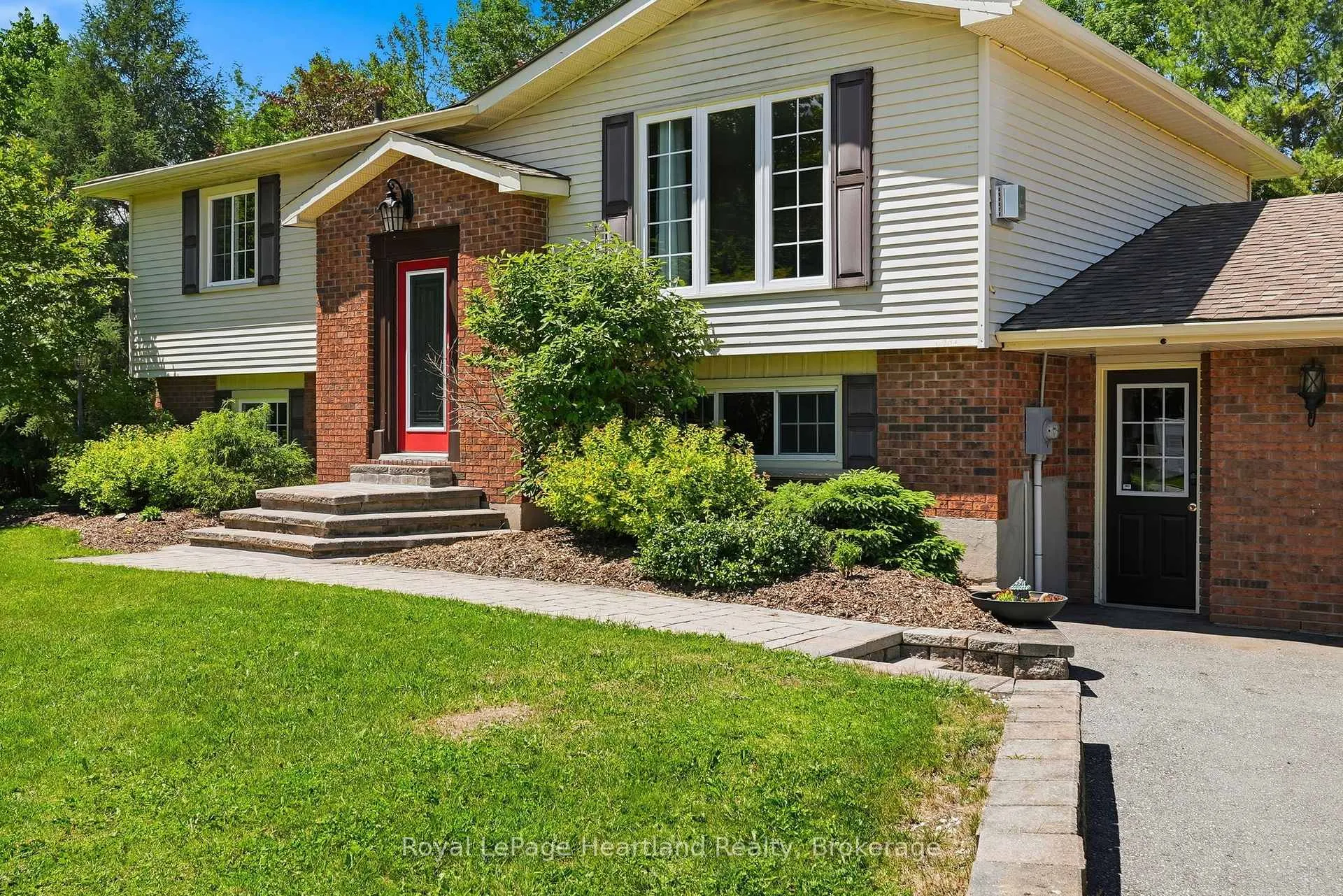 Photo 5 of 106 Cedar Court, Chatsworth — HOMEH
