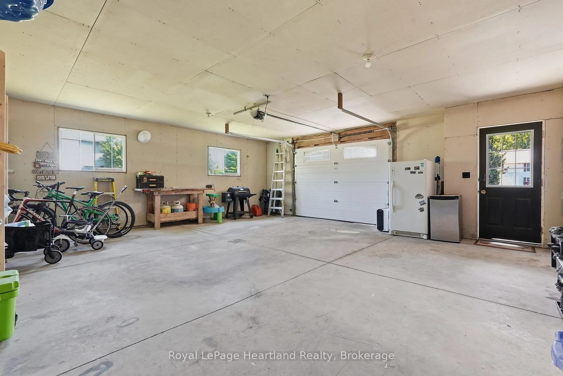 Photo 32 of 106 Cedar Court, Chatsworth — HOMEH