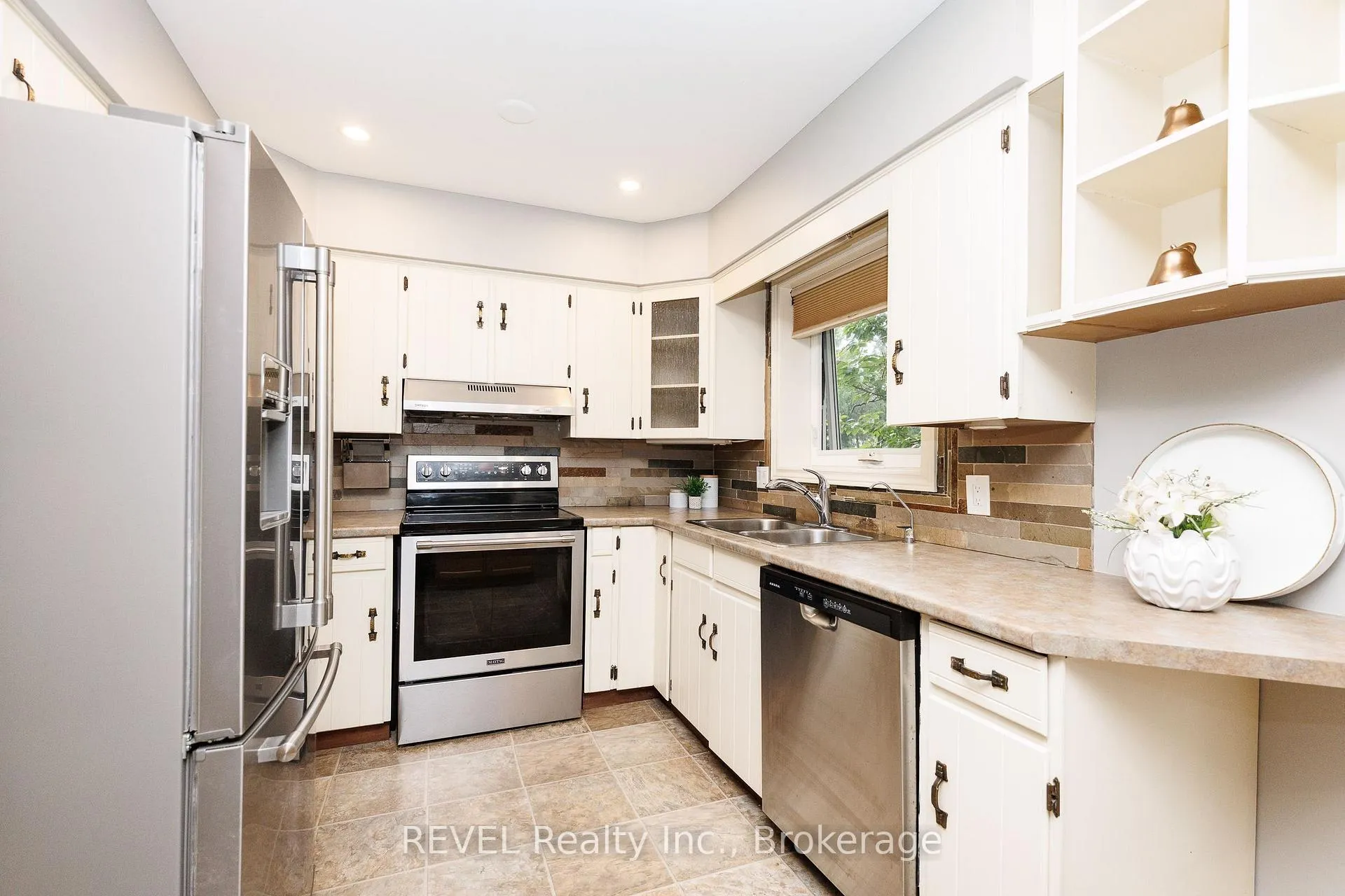 Photo 36 of 14 Shetland Crescent, St. Catharines, E. Chester — HOMEH