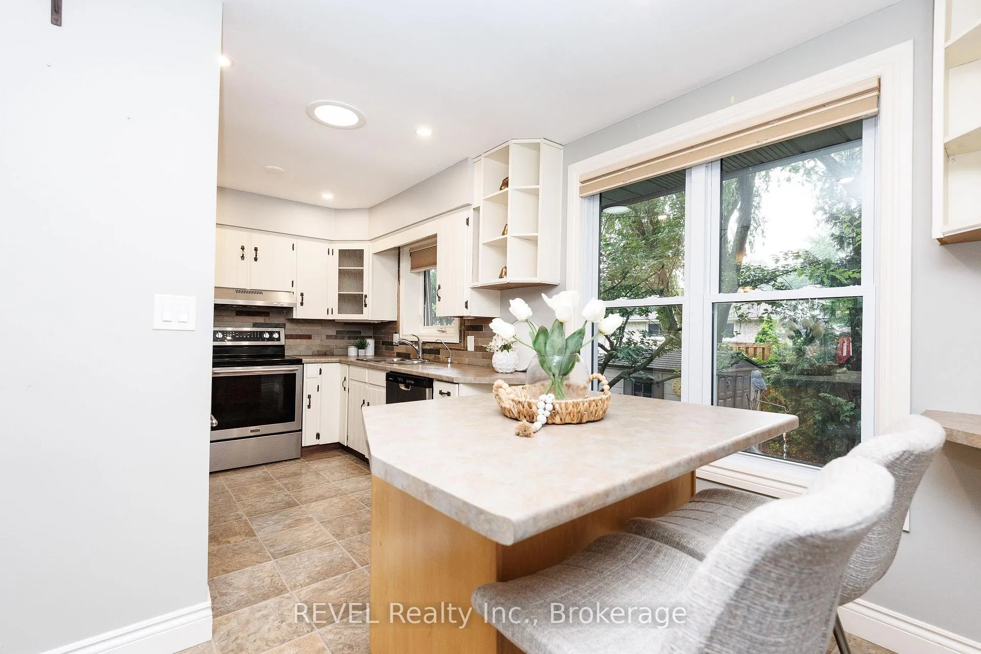 Photo 38 of 14 Shetland Crescent, St. Catharines, E. Chester — HOMEH