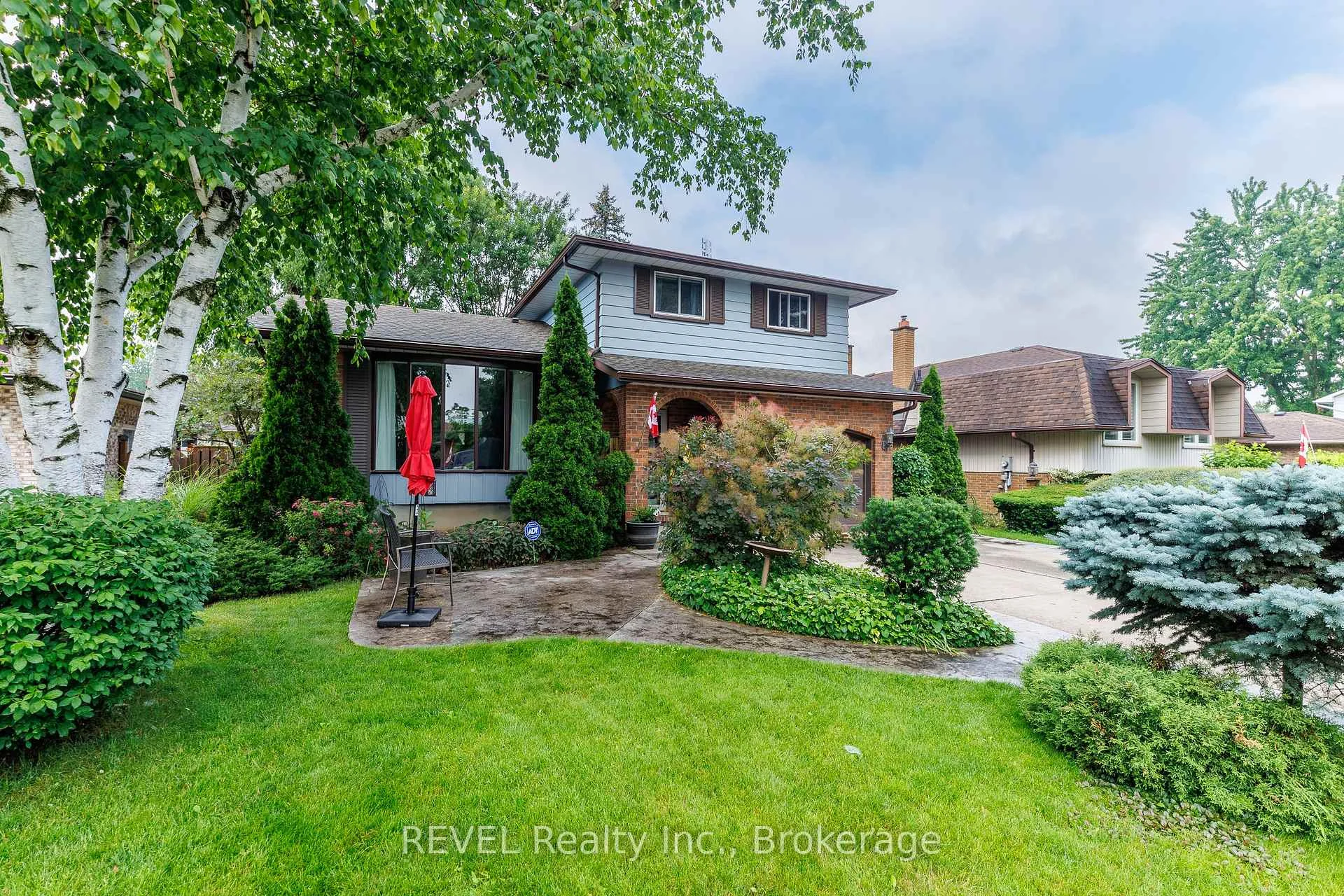 Photo 2 of 14 Shetland Crescent, St. Catharines, E. Chester — HOMEH