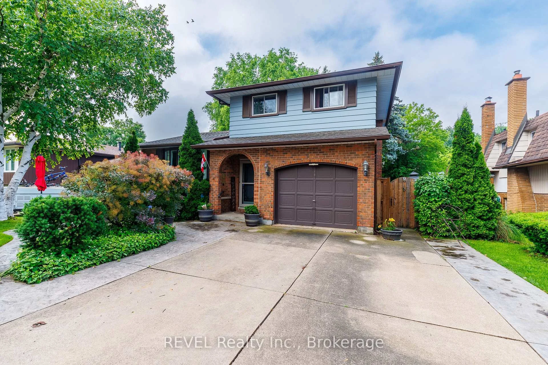 Photo 3 of 14 Shetland Crescent, St. Catharines, E. Chester — HOMEH