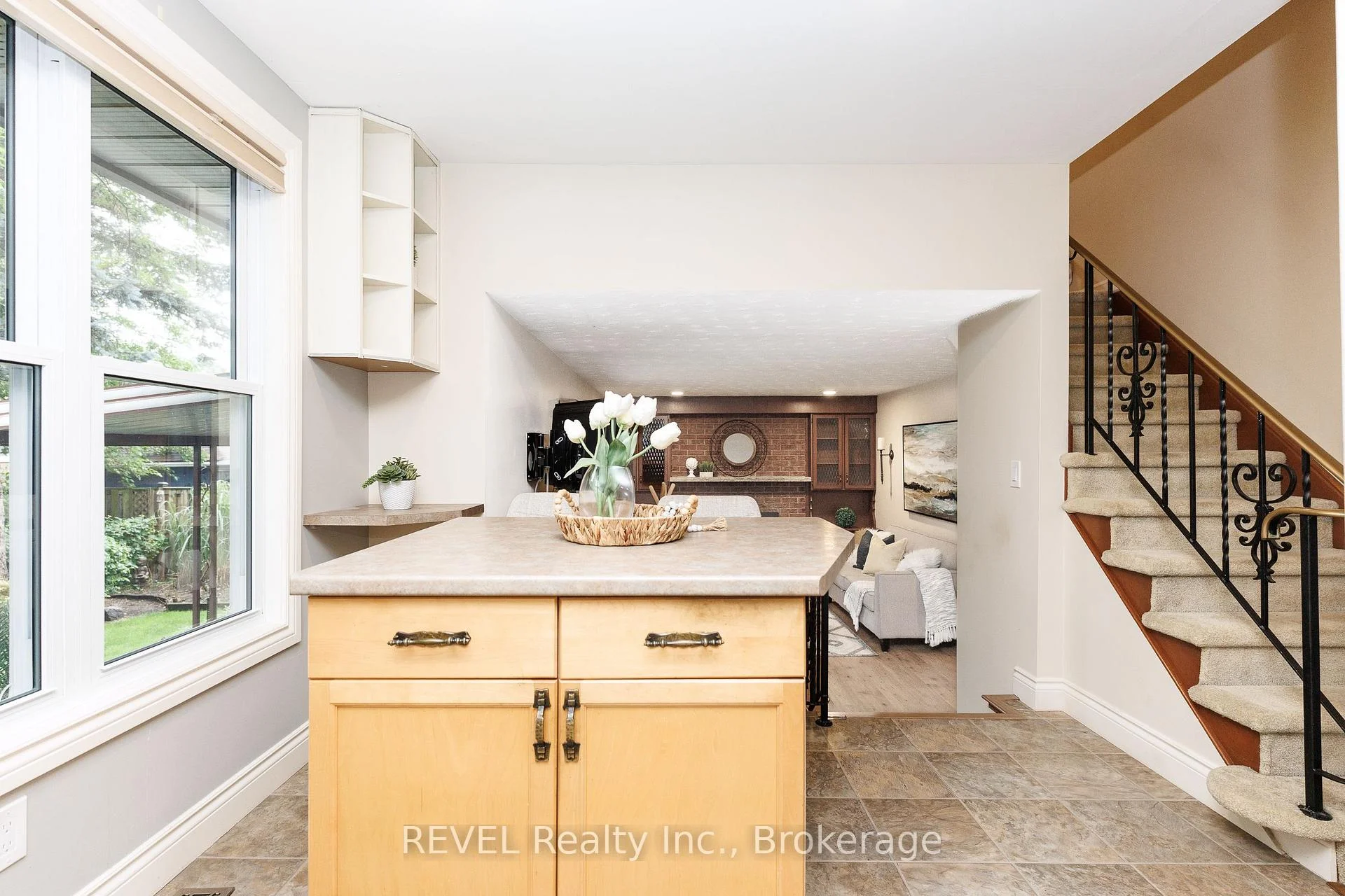 Photo 5 of 14 Shetland Crescent, St. Catharines, E. Chester — HOMEH