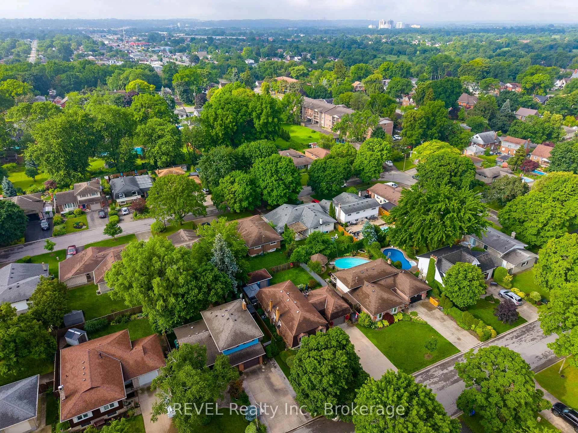 Photo 20 of 14 Shetland Crescent, St. Catharines, E. Chester — HOMEH