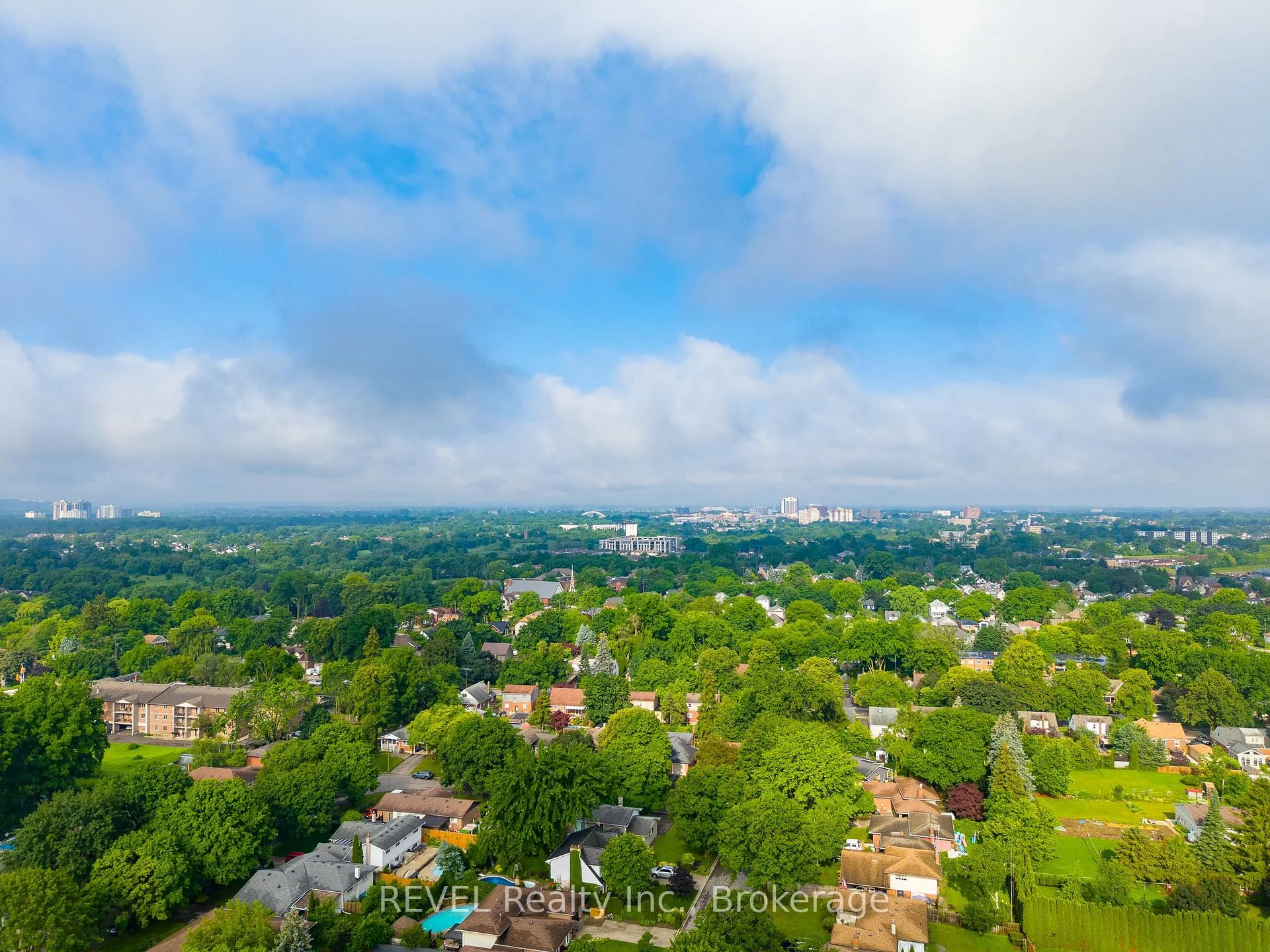 Photo 21 of 14 Shetland Crescent, St. Catharines, E. Chester — HOMEH