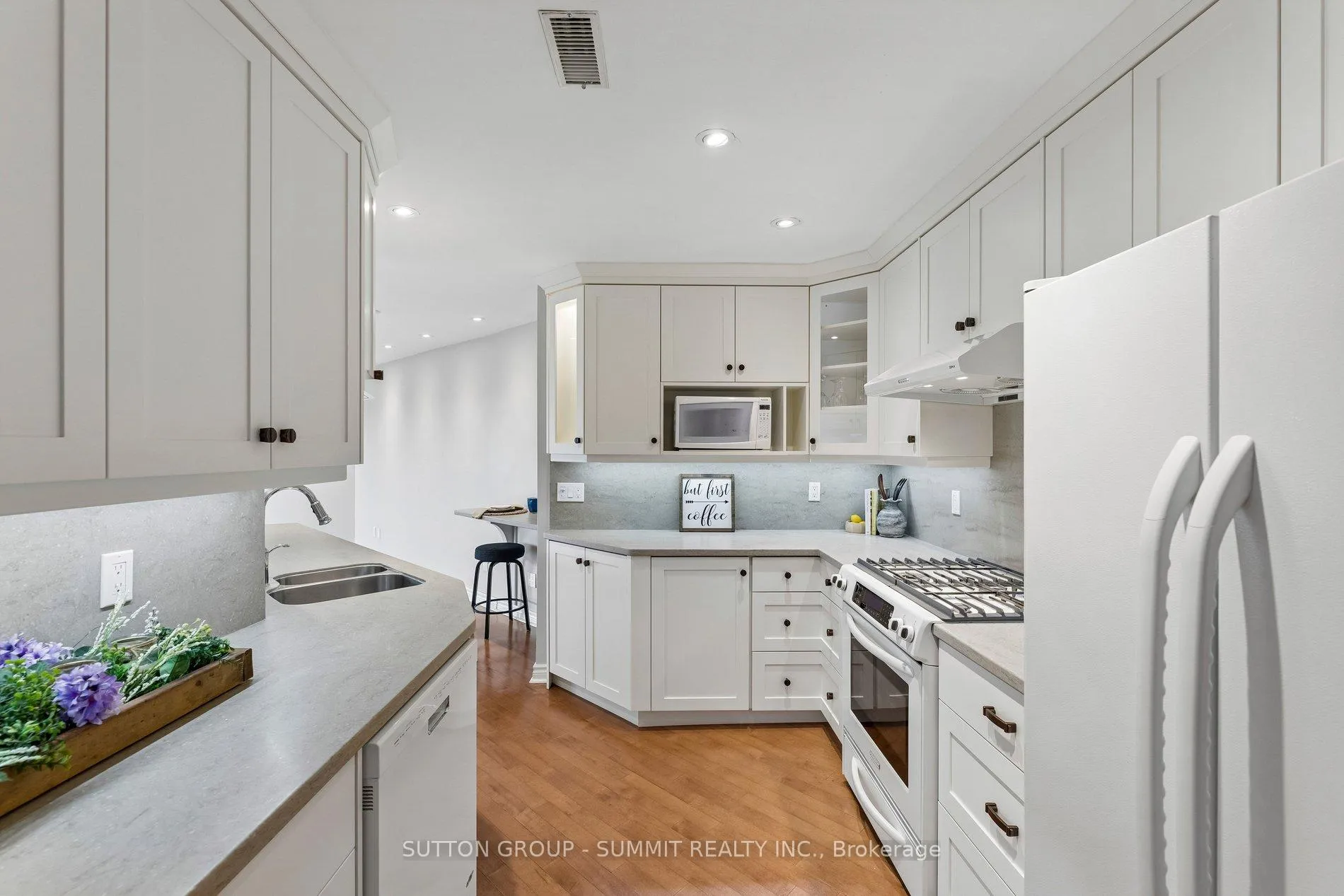 Photo 13 of Unit 1102, 19 King Street, London, East K — HOMEH