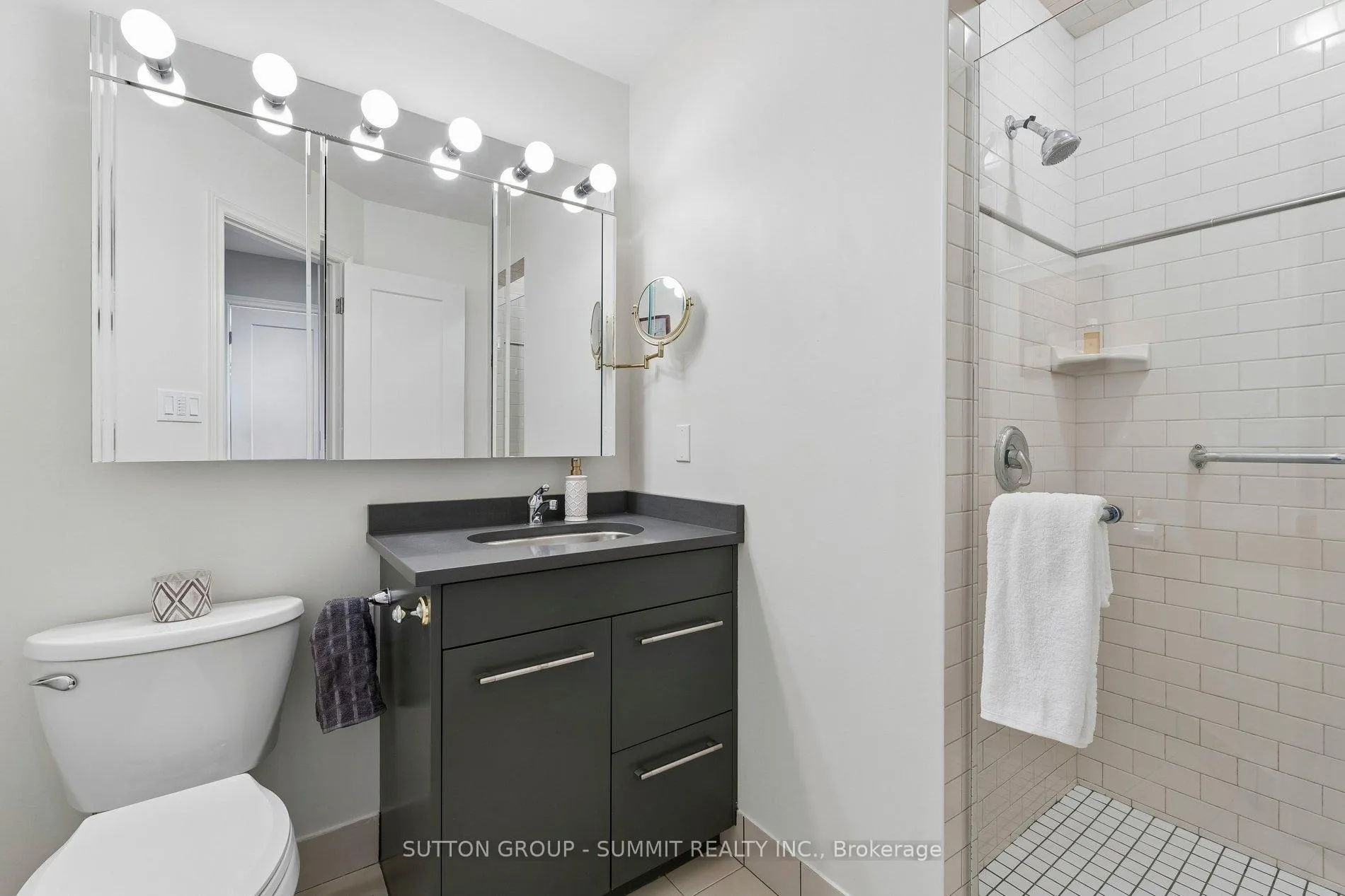 Photo 21 of Unit 1102, 19 King Street, London, East K — HOMEH