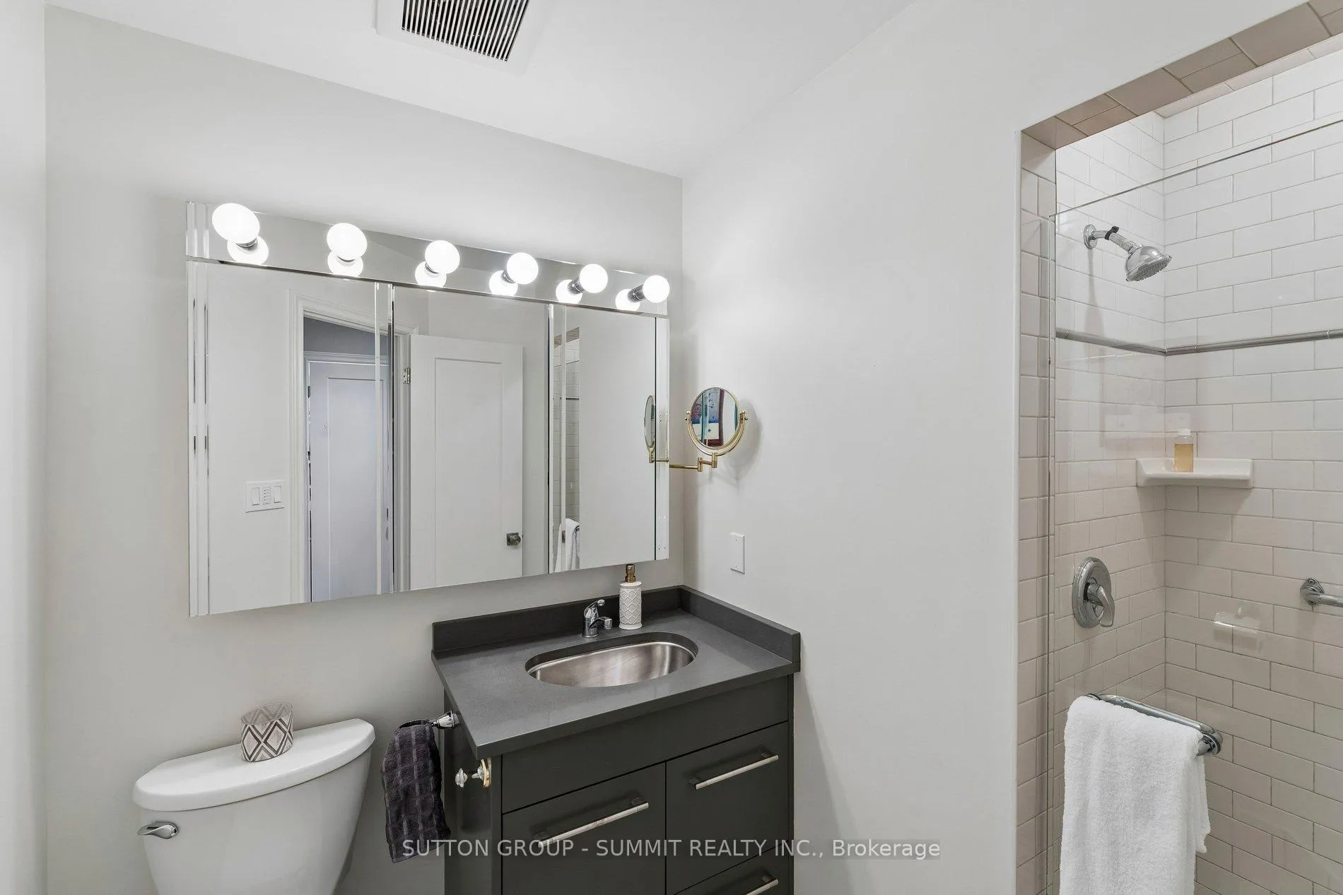 Photo 22 of Unit 1102, 19 King Street, London, East K — HOMEH