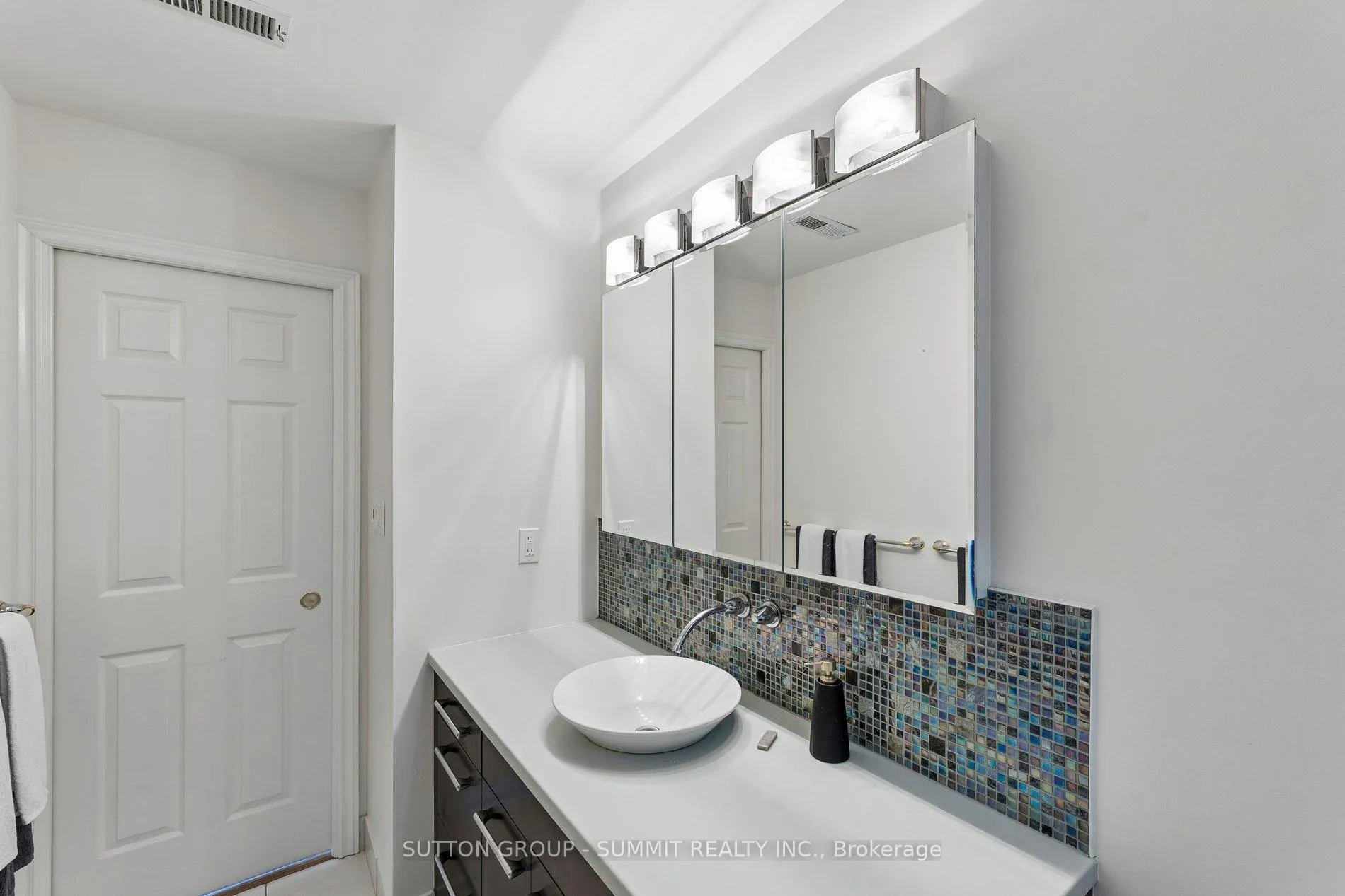 Photo 35 of Unit 1102, 19 King Street, London, East K — HOMEH