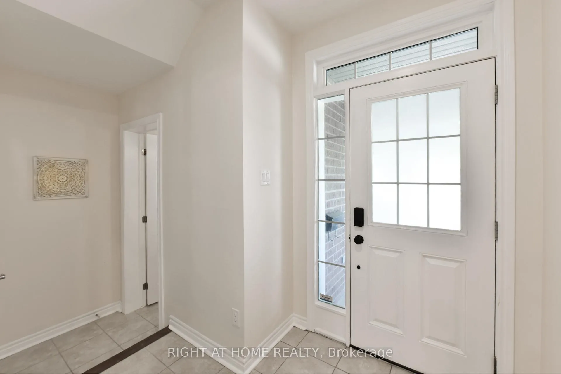 Photo 4 of 1053 Pampero Crescent, Ottawa, Stittsville (North) — HOMEH