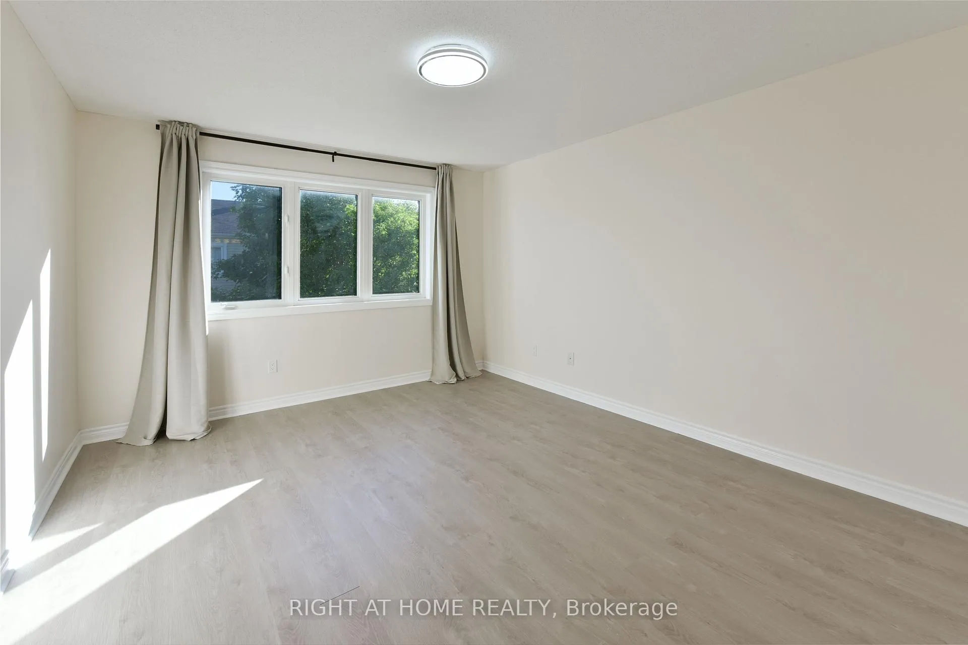 Photo 27 of 1053 Pampero Crescent, Ottawa, Stittsville (North) — HOMEH