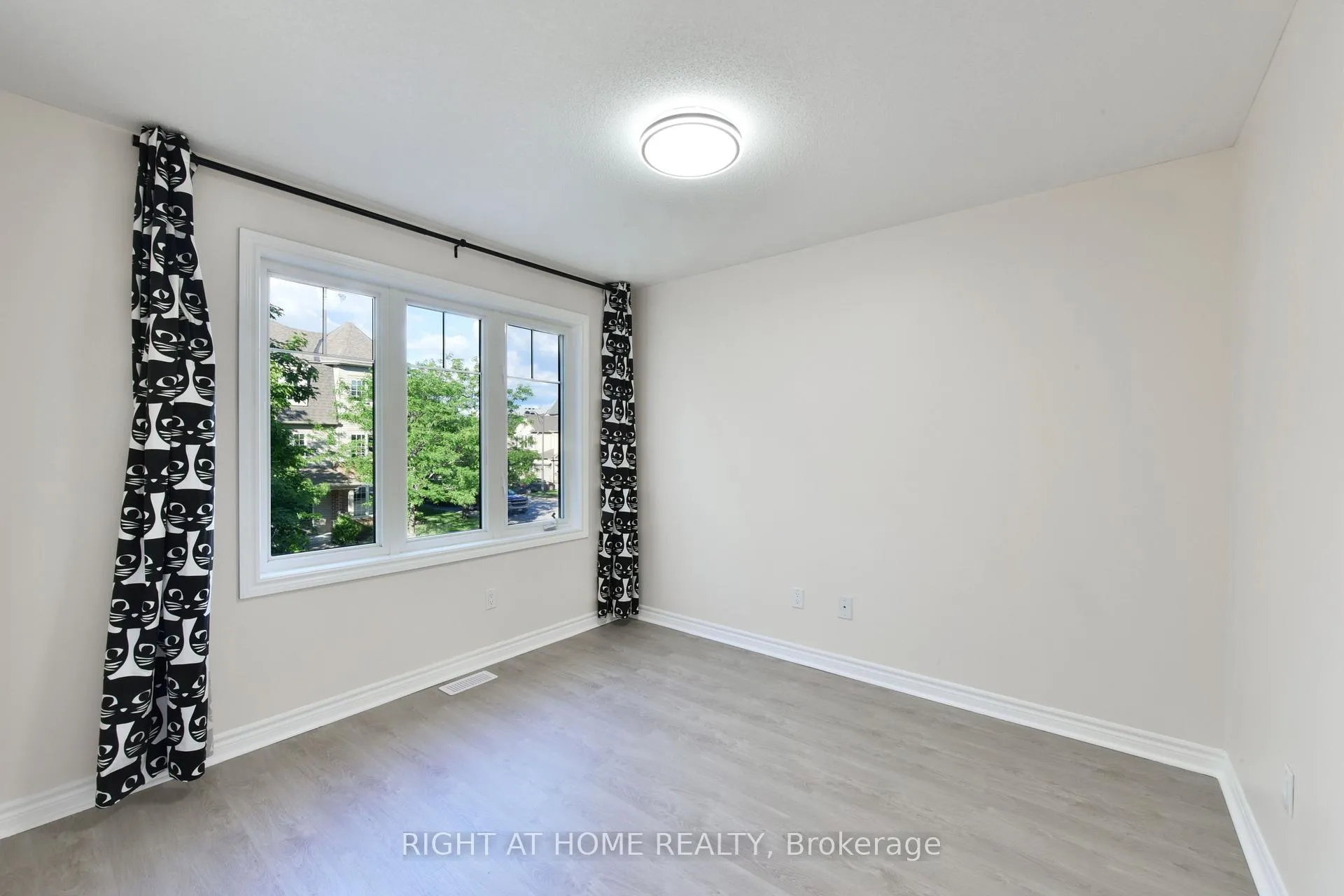 Photo 31 of 1053 Pampero Crescent, Ottawa, Stittsville (North) — HOMEH
