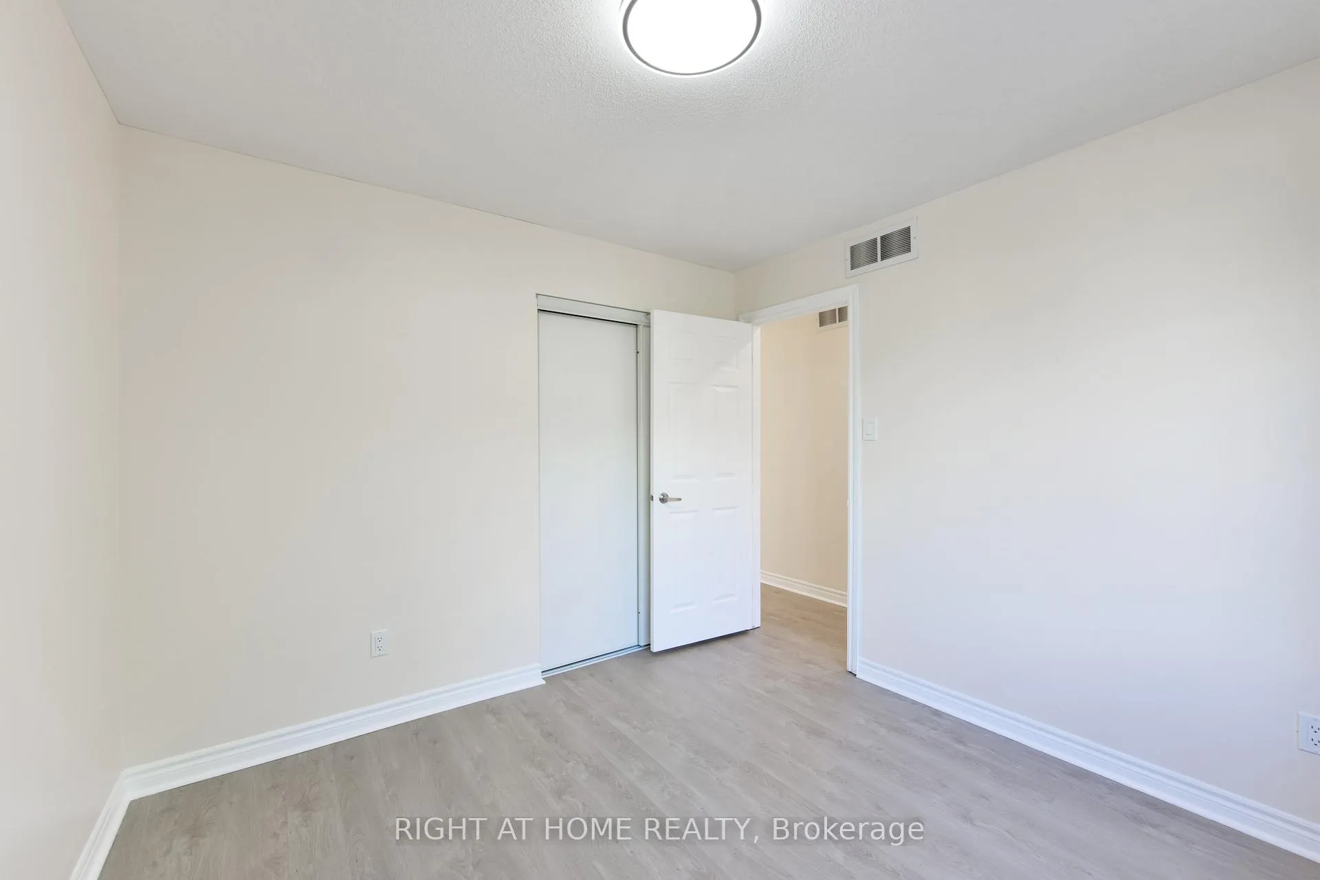 Photo 32 of 1053 Pampero Crescent, Ottawa, Stittsville (North) — HOMEH