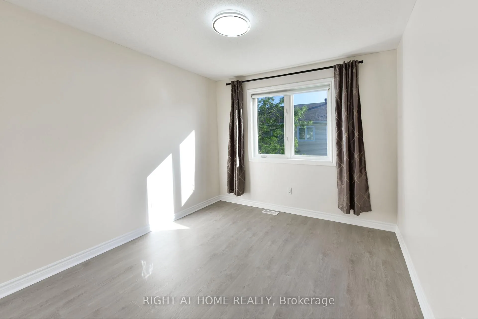 Photo 33 of 1053 Pampero Crescent, Ottawa, Stittsville (North) — HOMEH