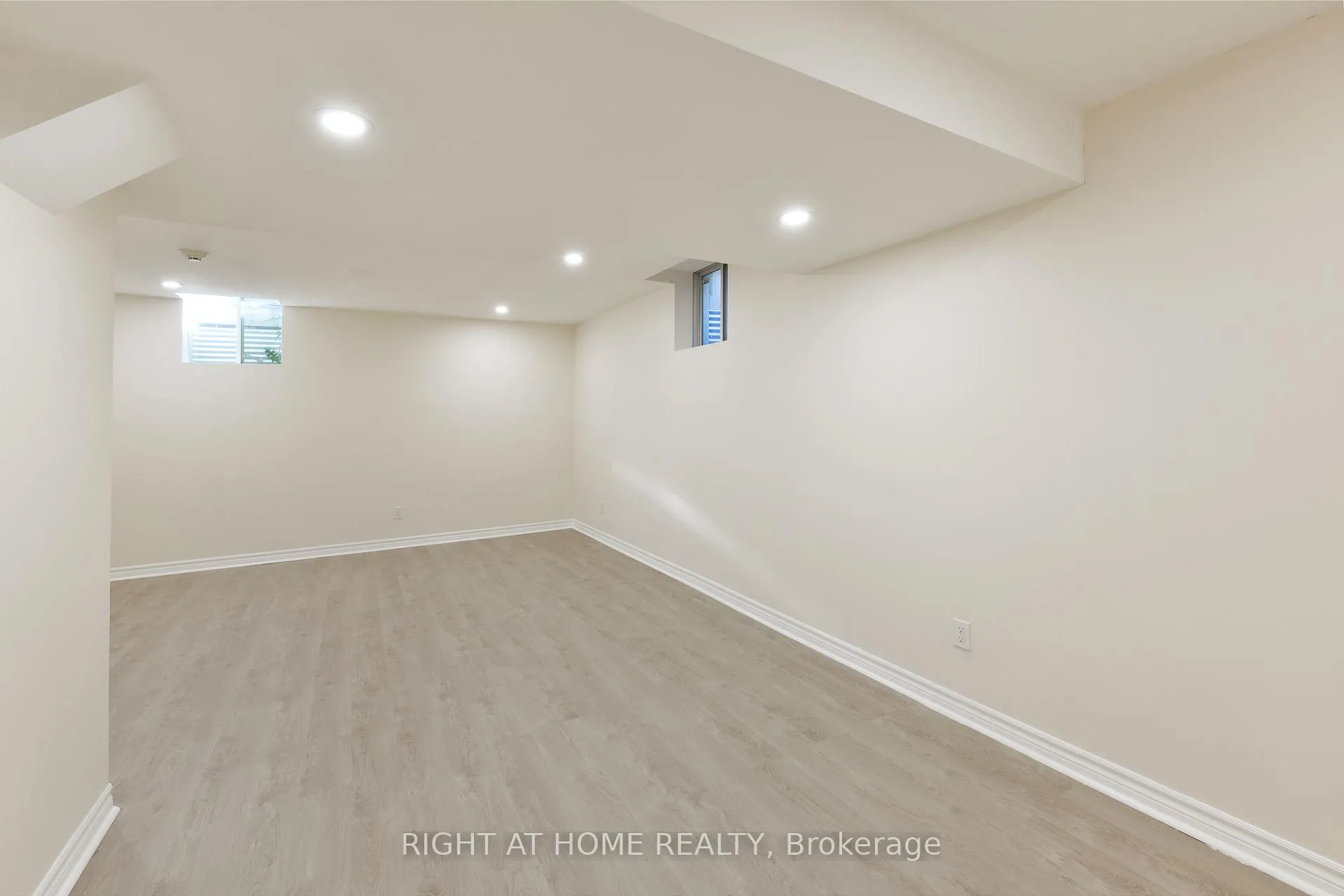 Photo 36 of 1053 Pampero Crescent, Ottawa, Stittsville (North) — HOMEH