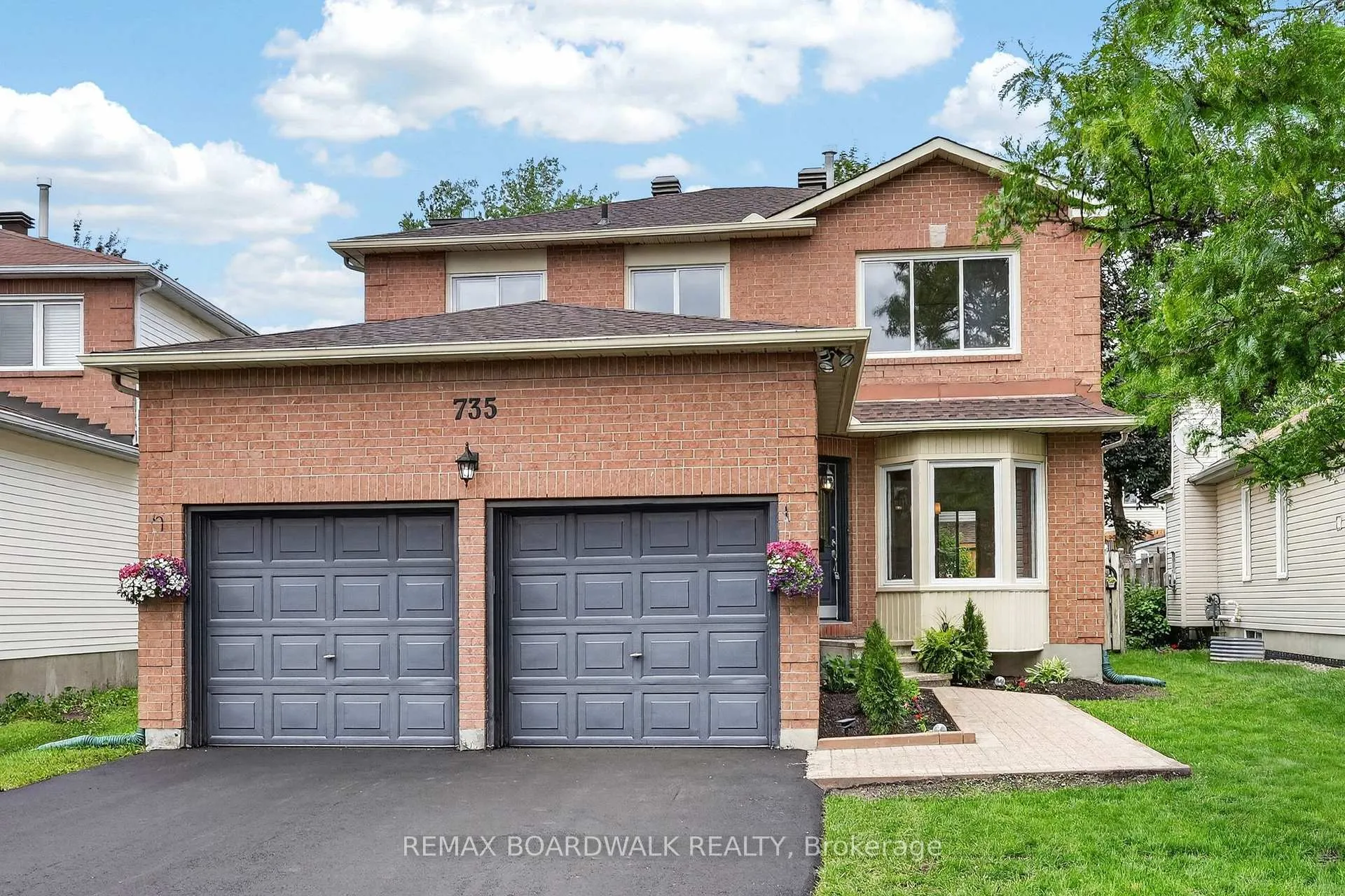 Photo 1 of 735 Clearcrest Crescent, Ottawa, Fallingbrook/Ridgemount — HOMEH