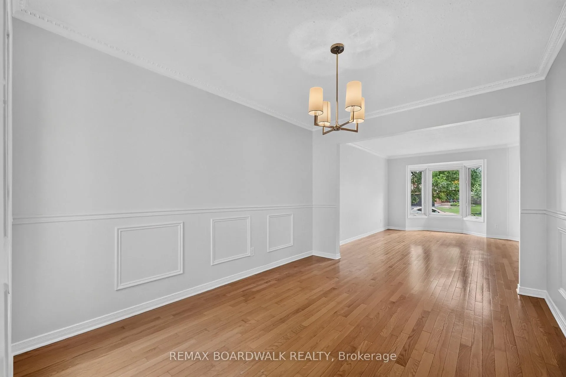 Photo 6 of 735 Clearcrest Crescent, Ottawa, Fallingbrook/Ridgemount — HOMEH