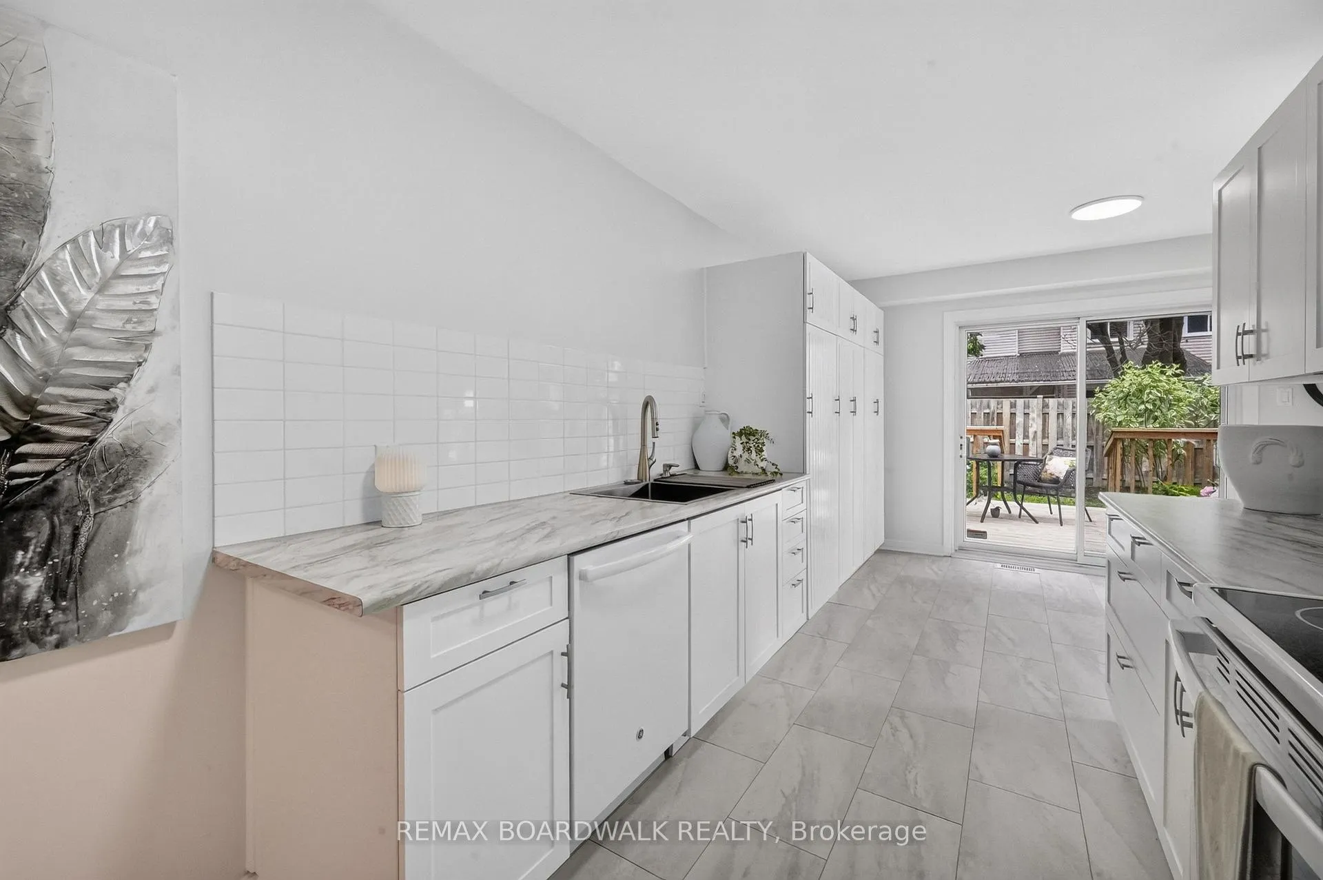 Photo 8 of 735 Clearcrest Crescent, Ottawa, Fallingbrook/Ridgemount — HOMEH