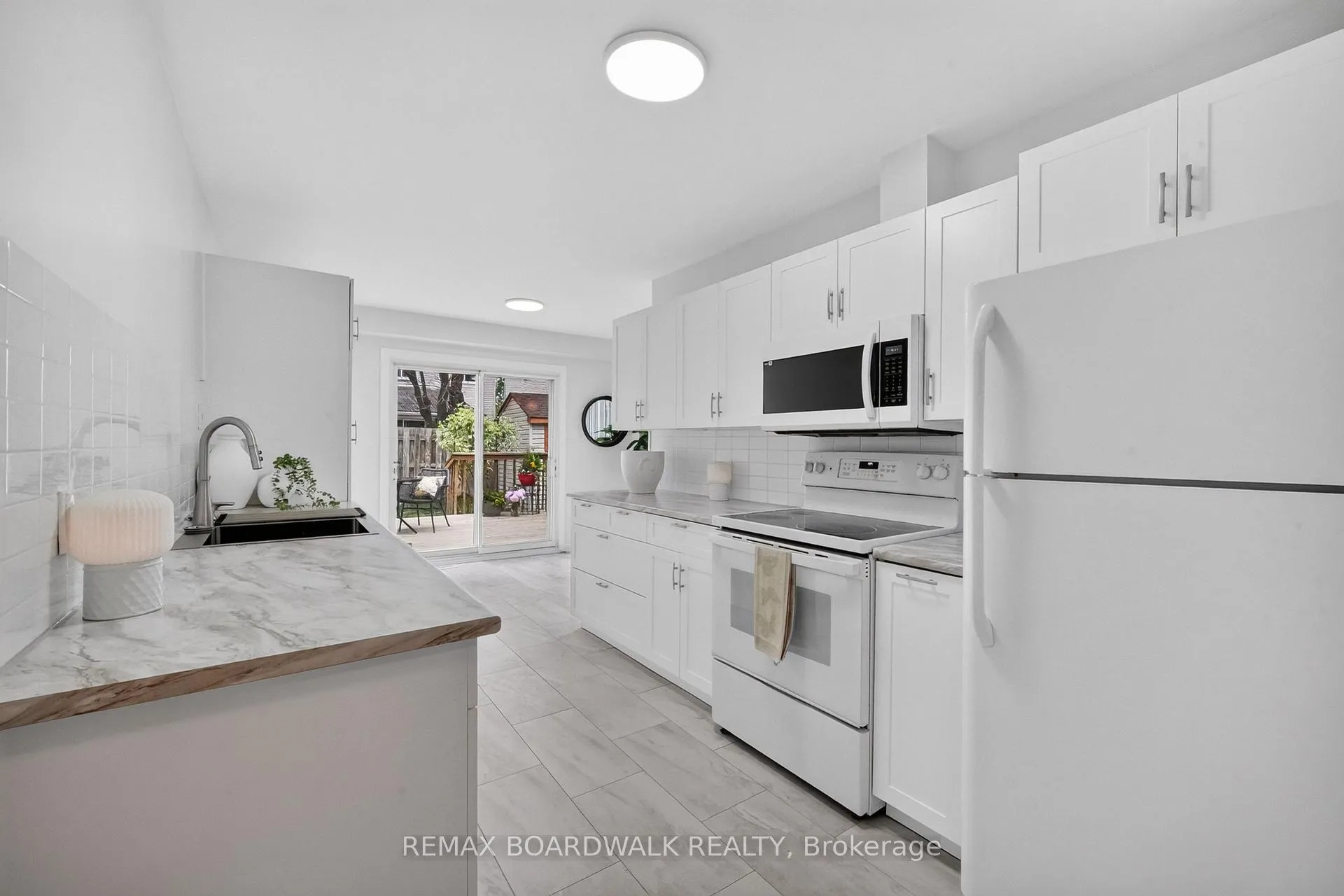 Photo 9 of 735 Clearcrest Crescent, Ottawa, Fallingbrook/Ridgemount — HOMEH