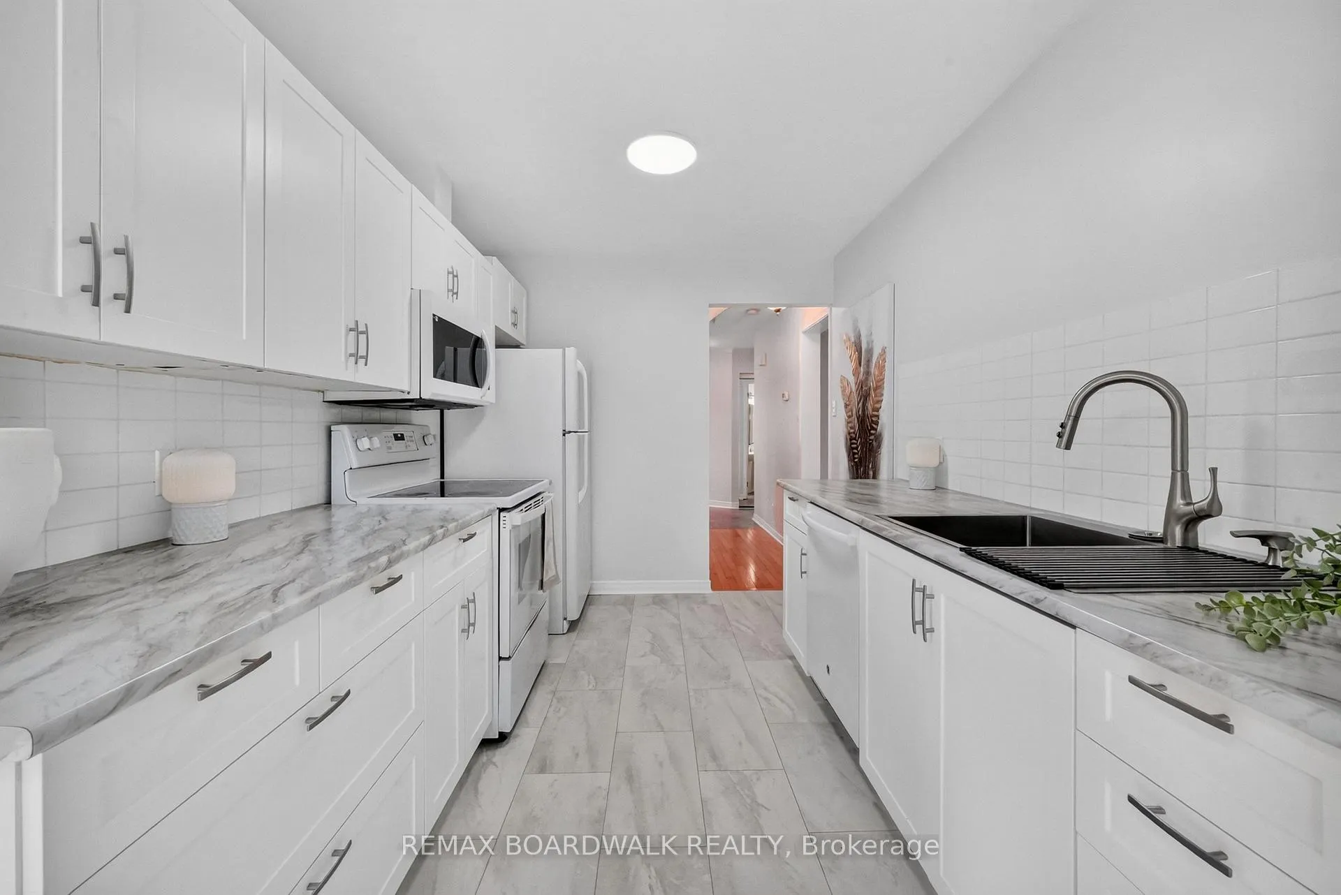 Photo 10 of 735 Clearcrest Crescent, Ottawa, Fallingbrook/Ridgemount — HOMEH