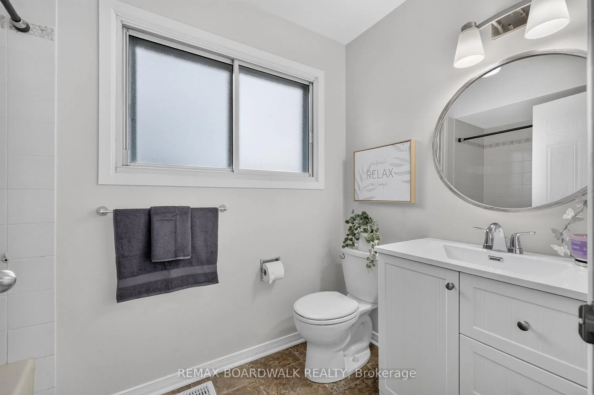 Photo 20 of 735 Clearcrest Crescent, Ottawa, Fallingbrook/Ridgemount — HOMEH