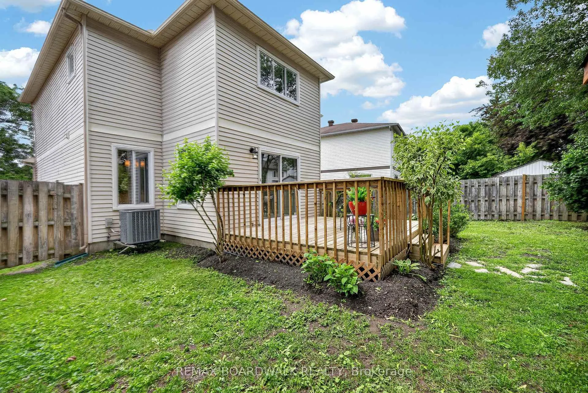 Photo 35 of 735 Clearcrest Crescent, Ottawa, Fallingbrook/Ridgemount — HOMEH