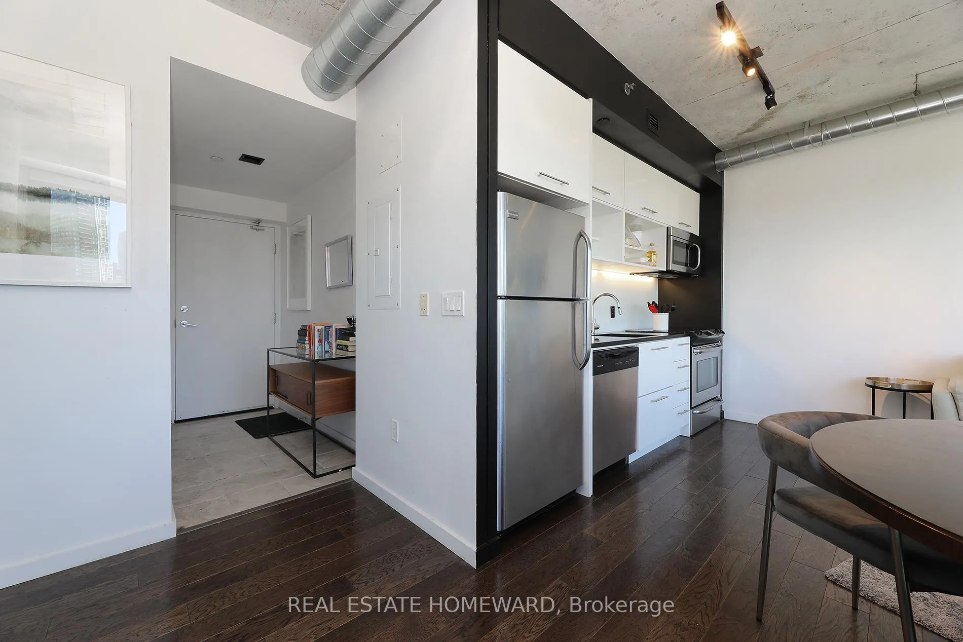 Photo 5 of Unit 603, 51 Trolley Crescent, Toronto, Moss Park — HOMEH