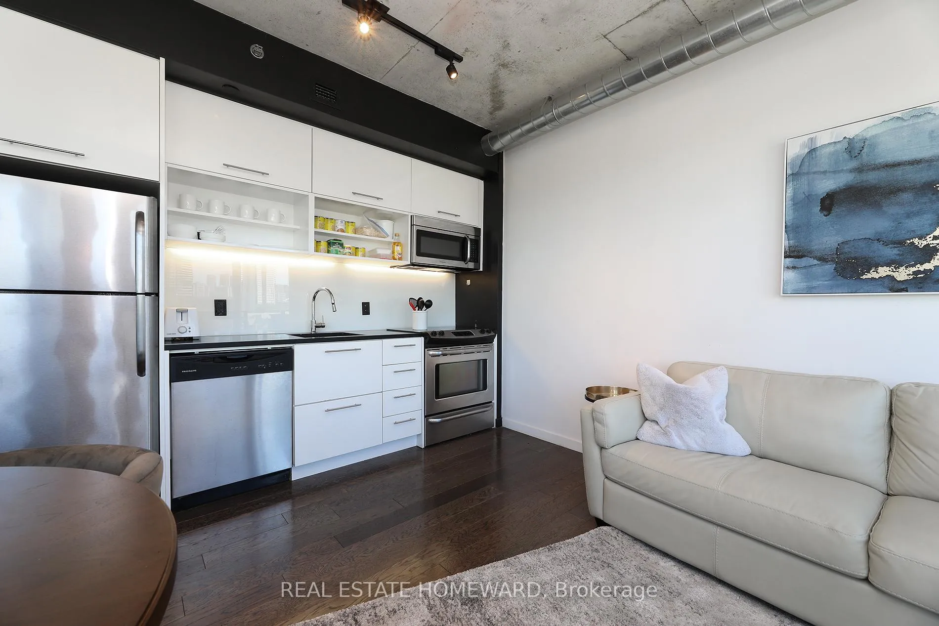 Photo 6 of Unit 603, 51 Trolley Crescent, Toronto, Moss Park — HOMEH