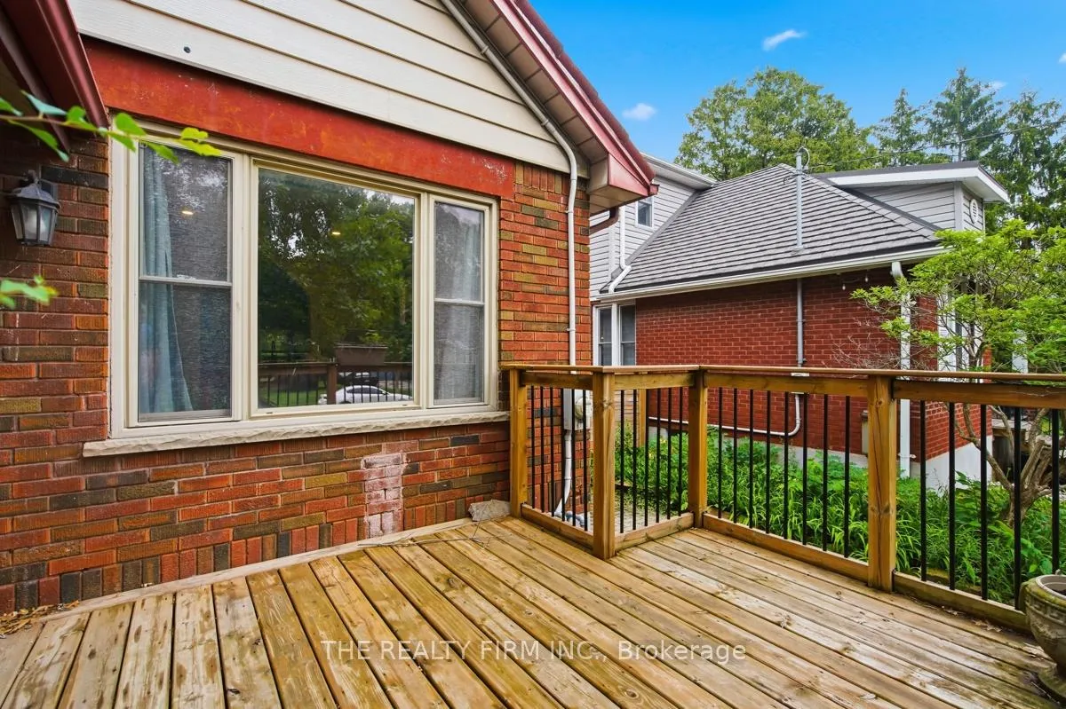 Photo 6 of 97 Springbank Drive, London, South E — HOMEH