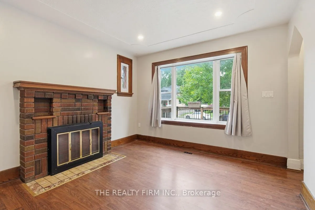 Photo 11 of 97 Springbank Drive, London, South E — HOMEH