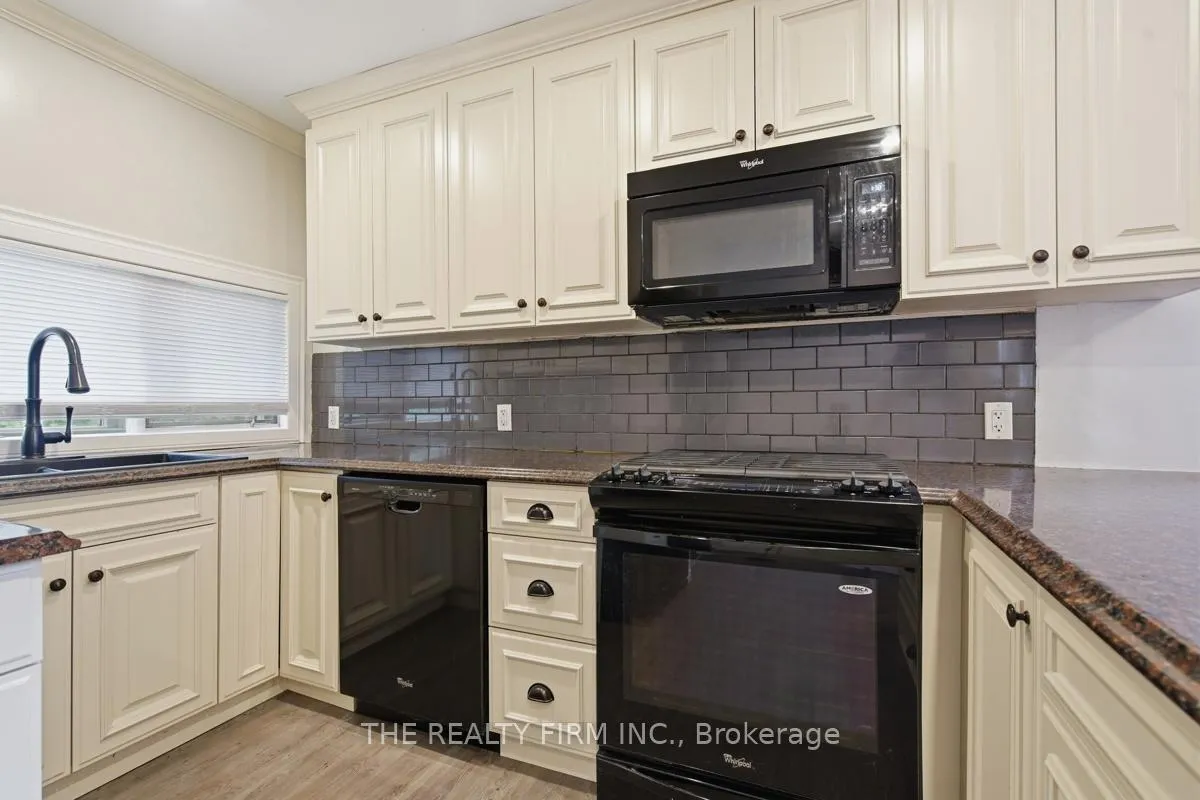 Photo 19 of 97 Springbank Drive, London, South E — HOMEH