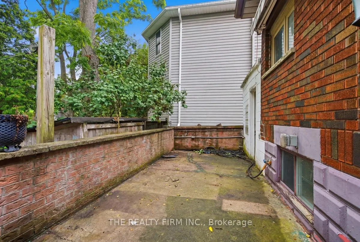 Photo 37 of 97 Springbank Drive, London, South E — HOMEH