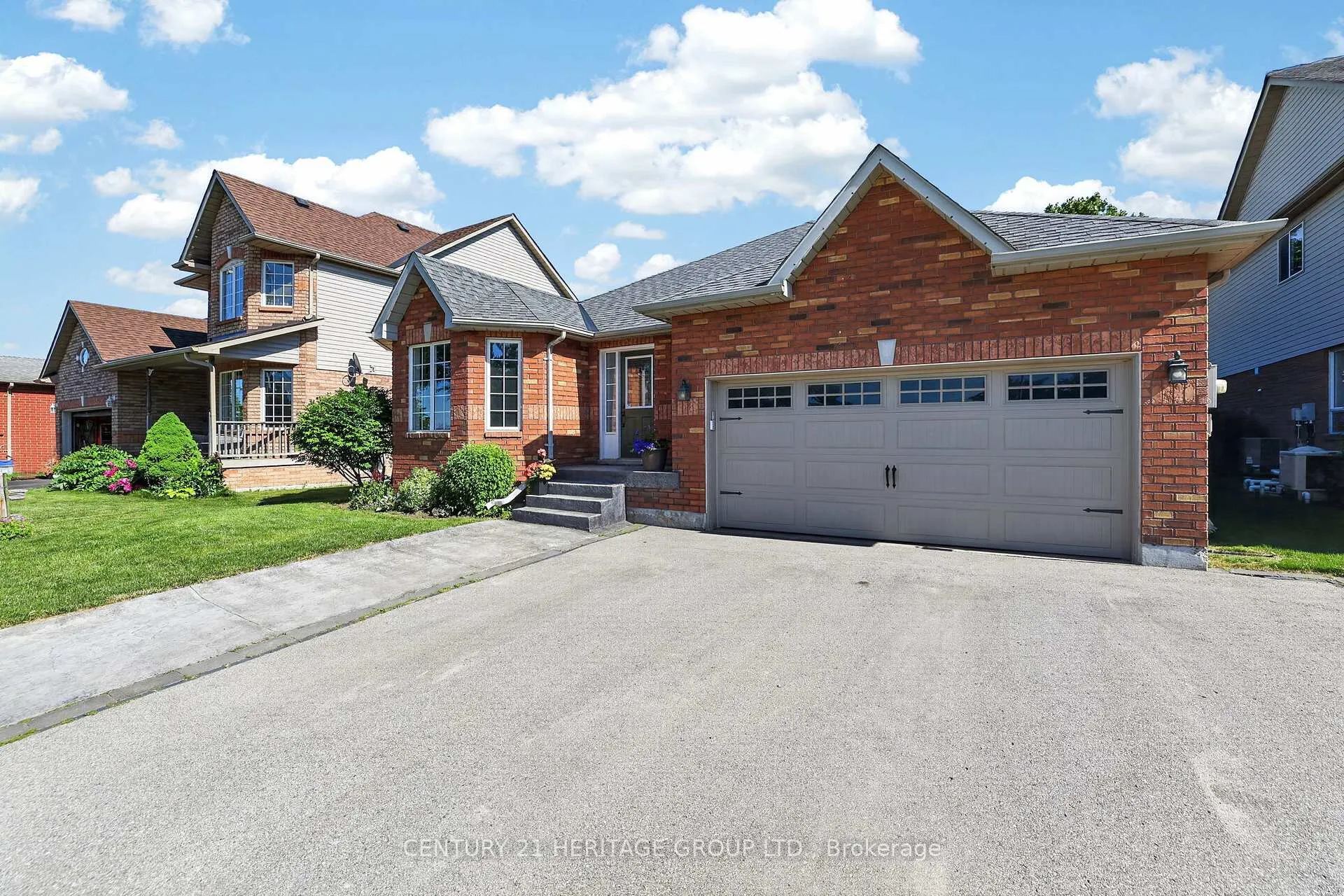 Photo 2 of 21 Bateman Street, New Tecumseth, Beeton — HOMEH
