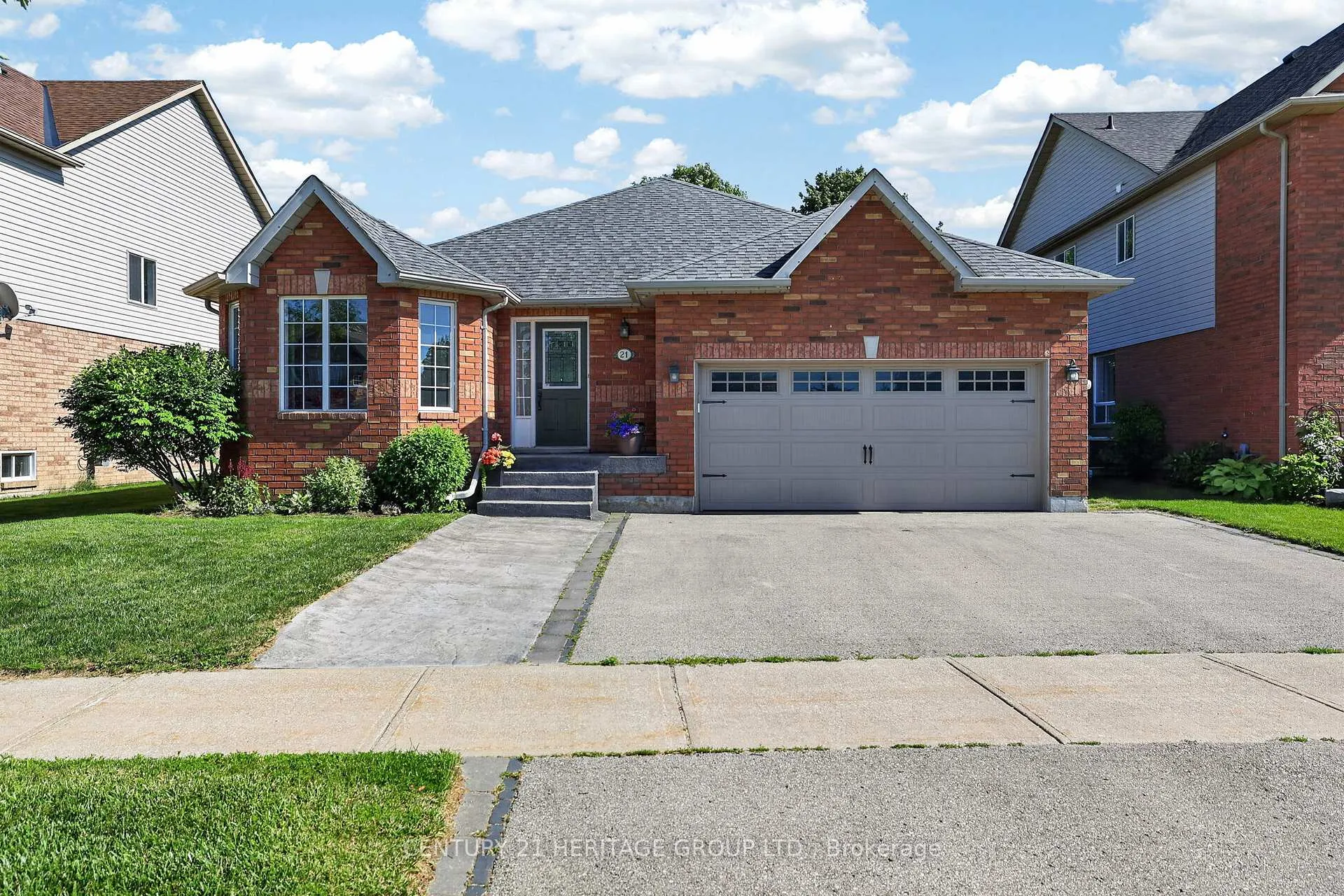 Photo 3 of 21 Bateman Street, New Tecumseth, Beeton — HOMEH