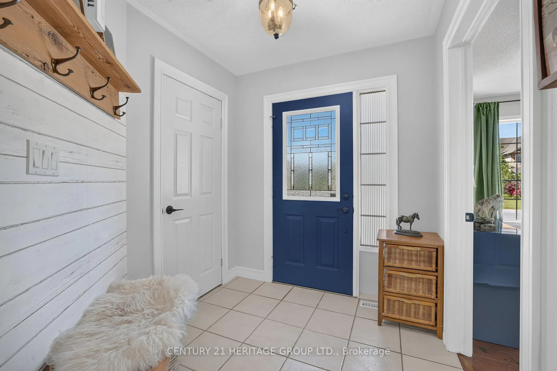 Photo 6 of 21 Bateman Street, New Tecumseth, Beeton — HOMEH
